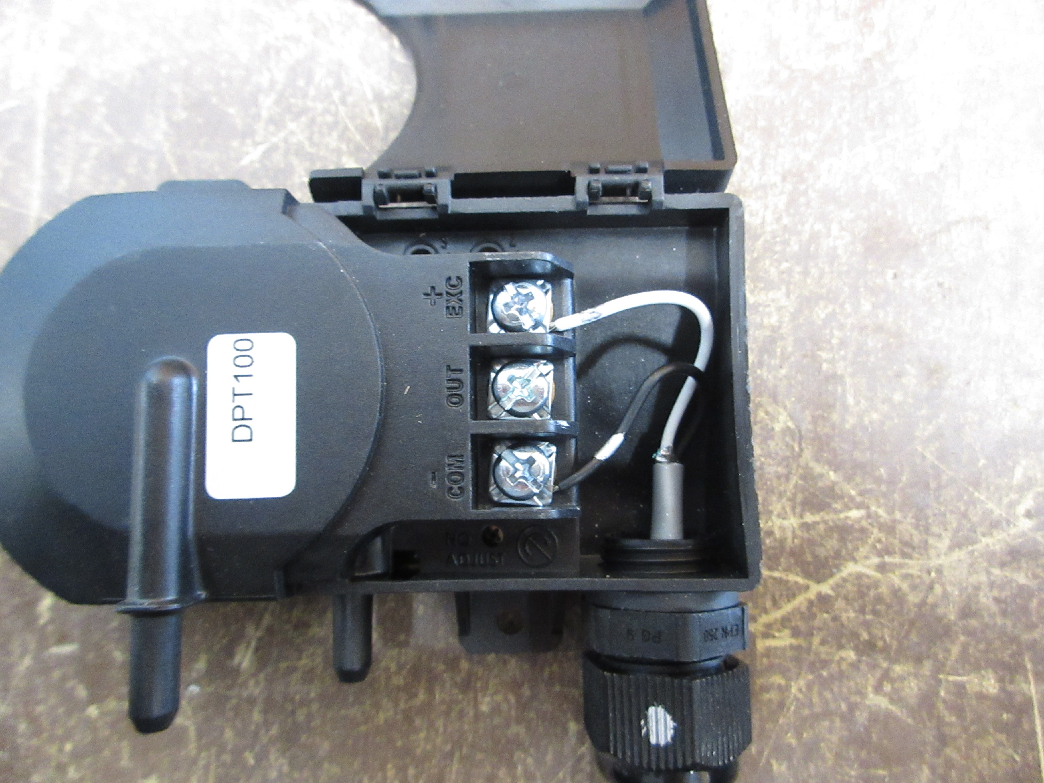 Nortek Pressure Transducer HUNT-010W 9-30VDC Range: 0-10in WC Output: 4-20mA
