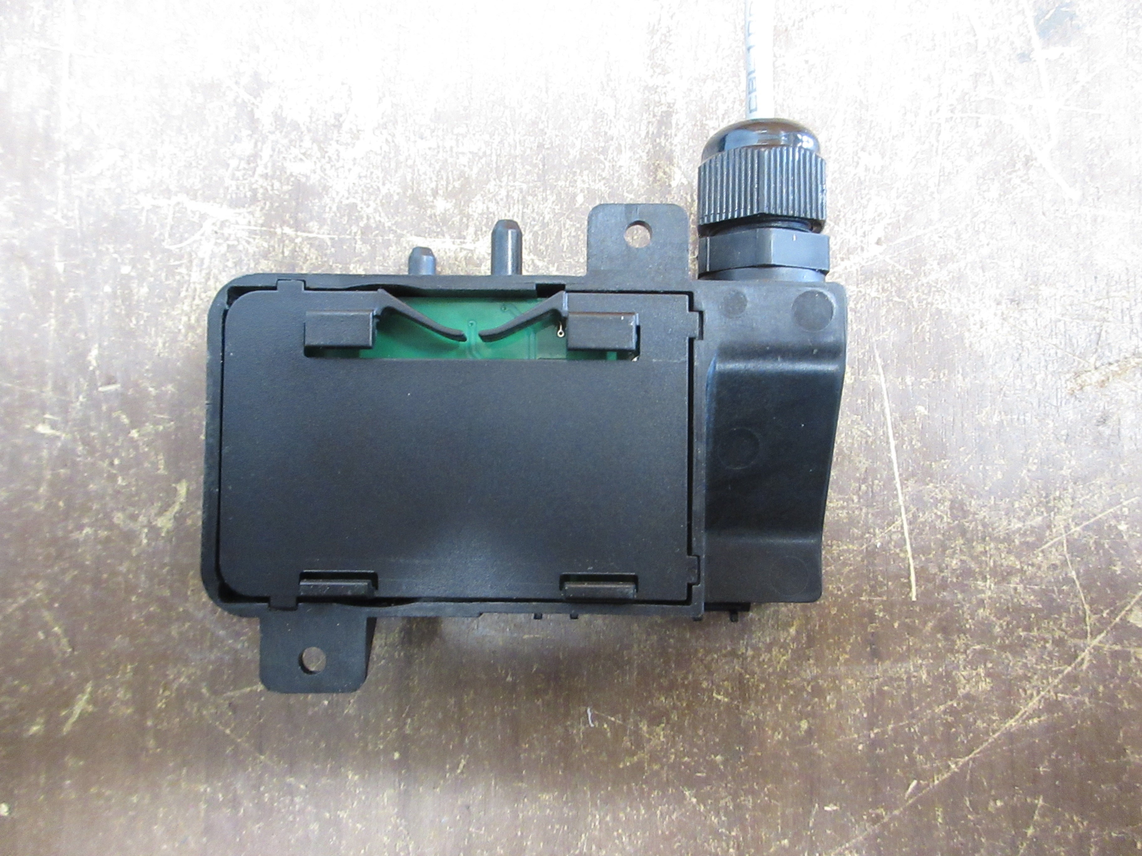 Nortek Pressure Transducer HUNT-010W 9-30VDC Range: 0-10in WC Output: 4-20mA