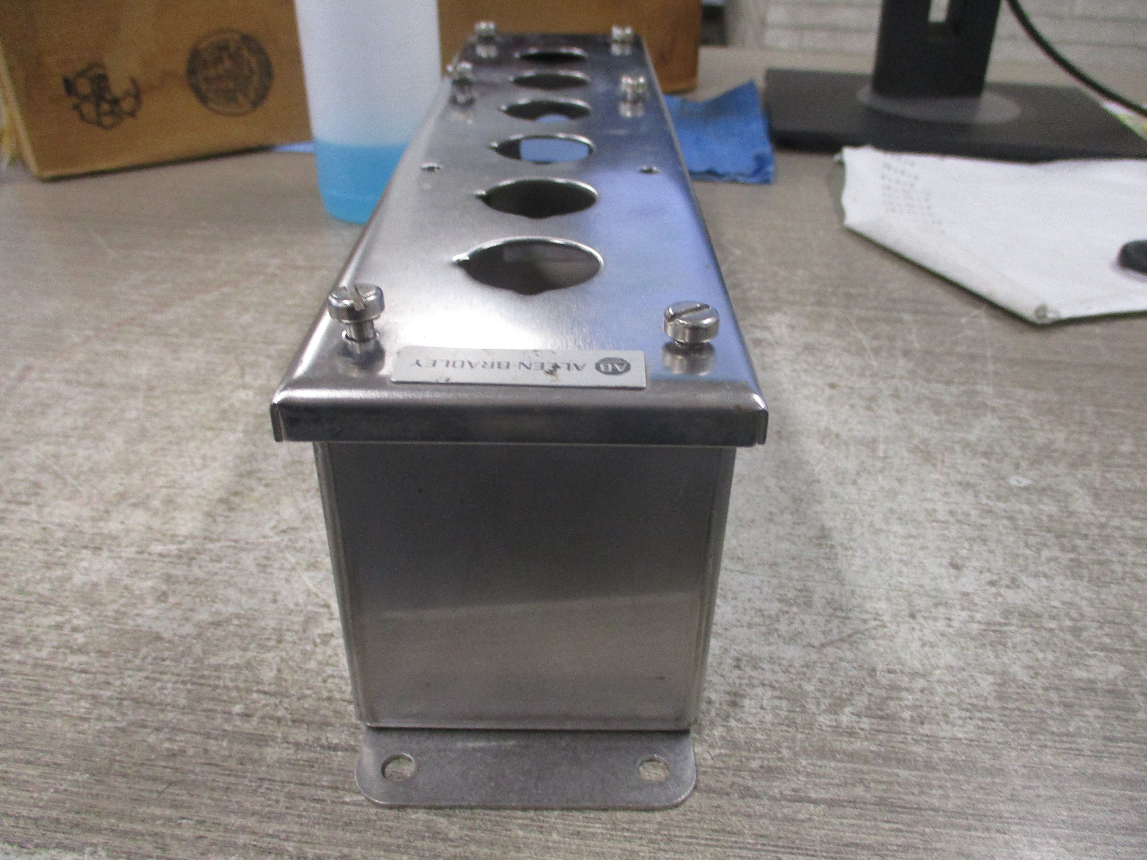 Allen Bradley Stainless Steel Push Button Enclosure 800H-6HZ4 Ser. N 6-Position