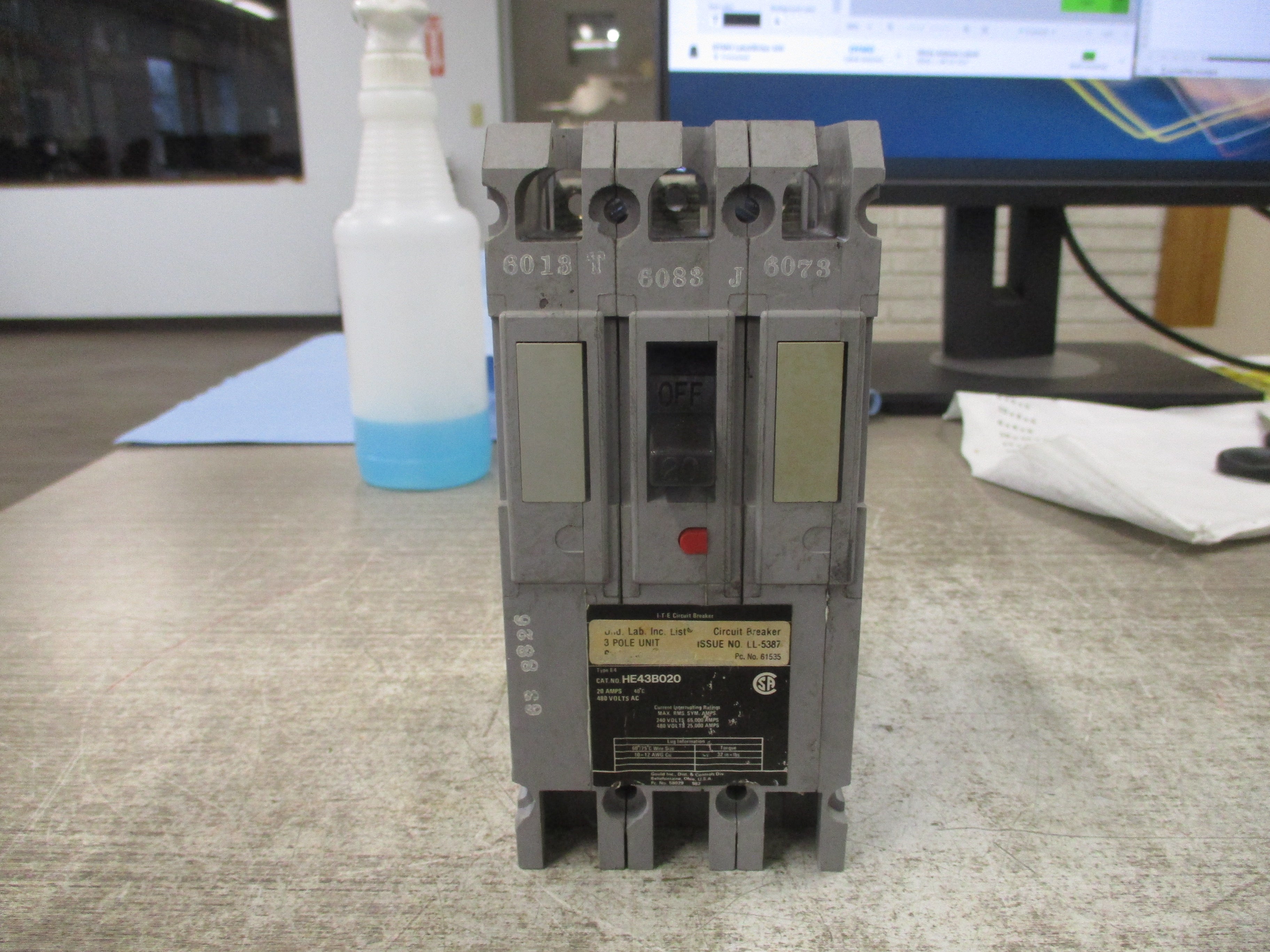 ITE Circuit Breaker HE43B020 20A 480V 3P Used