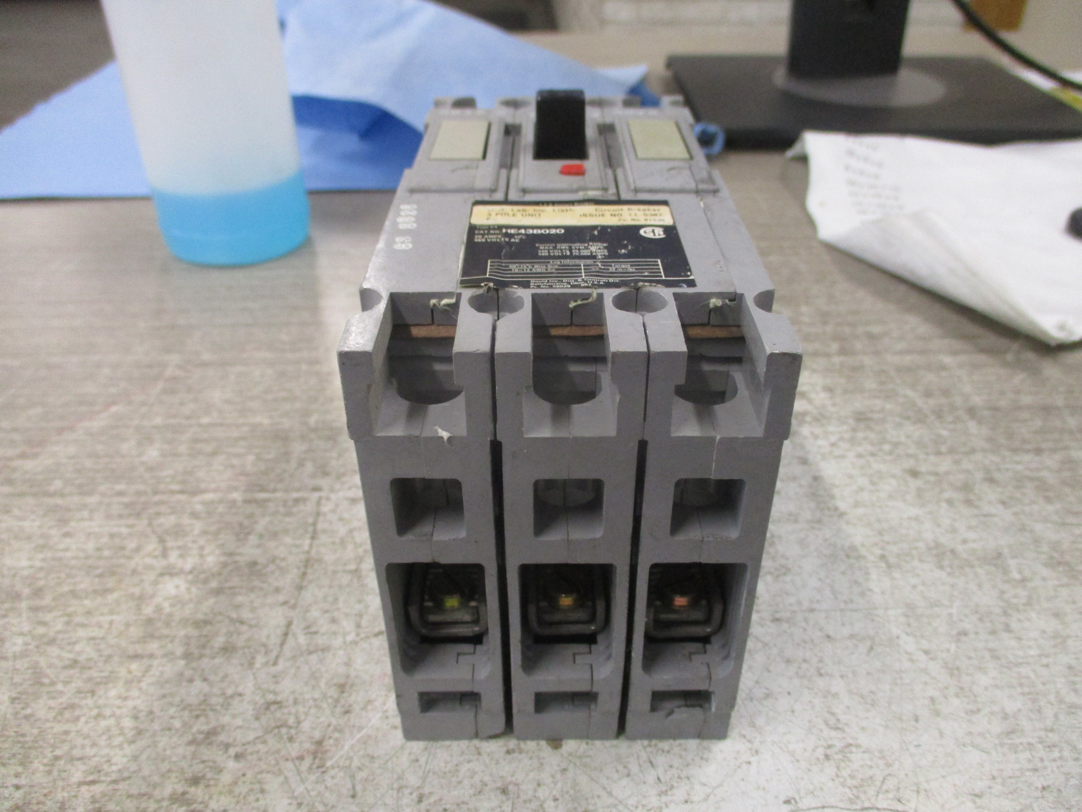 ITE Circuit Breaker HE43B020 20A 480V 3P Used