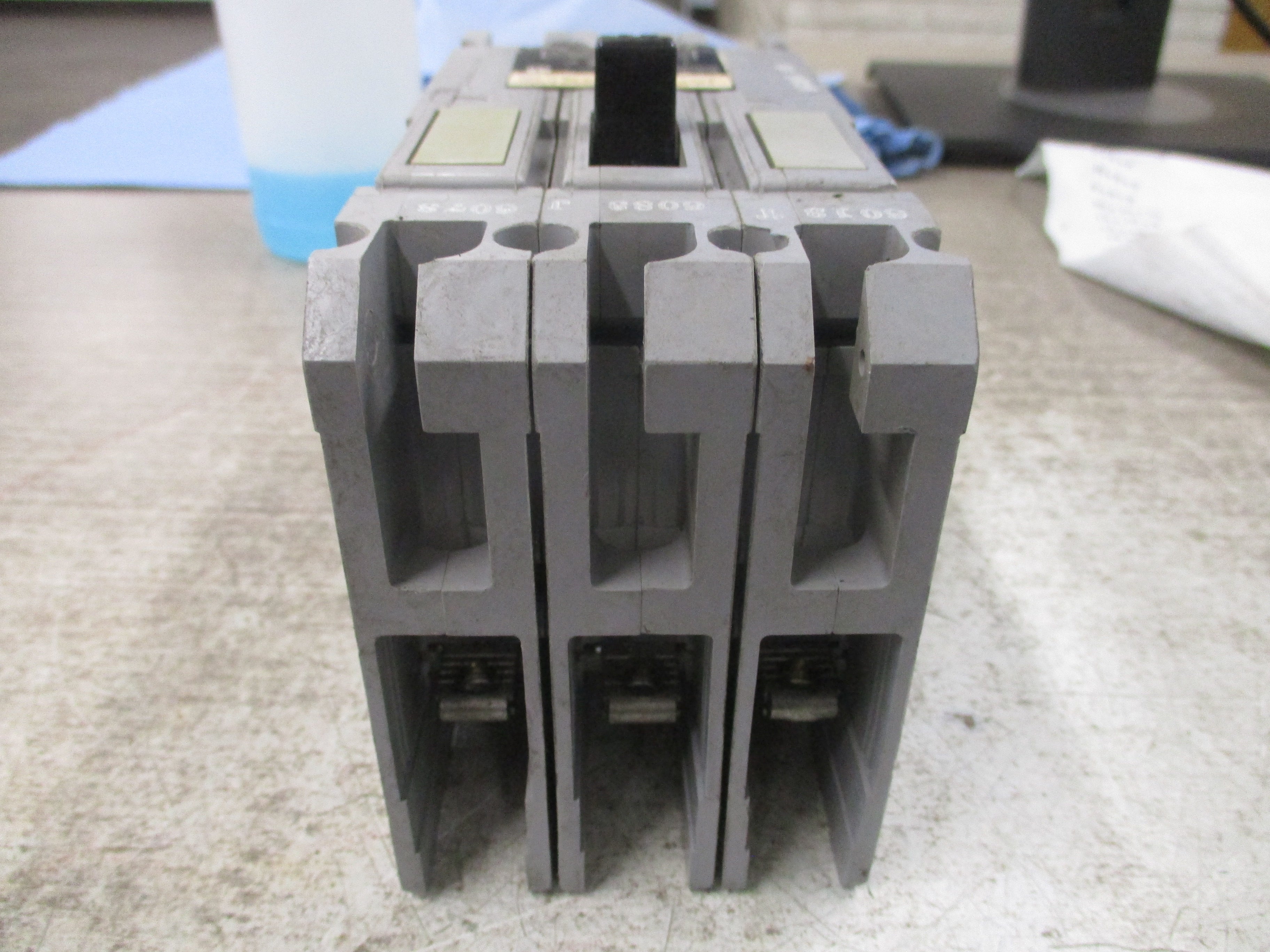 ITE Circuit Breaker HE43B020 20A 480V 3P Used