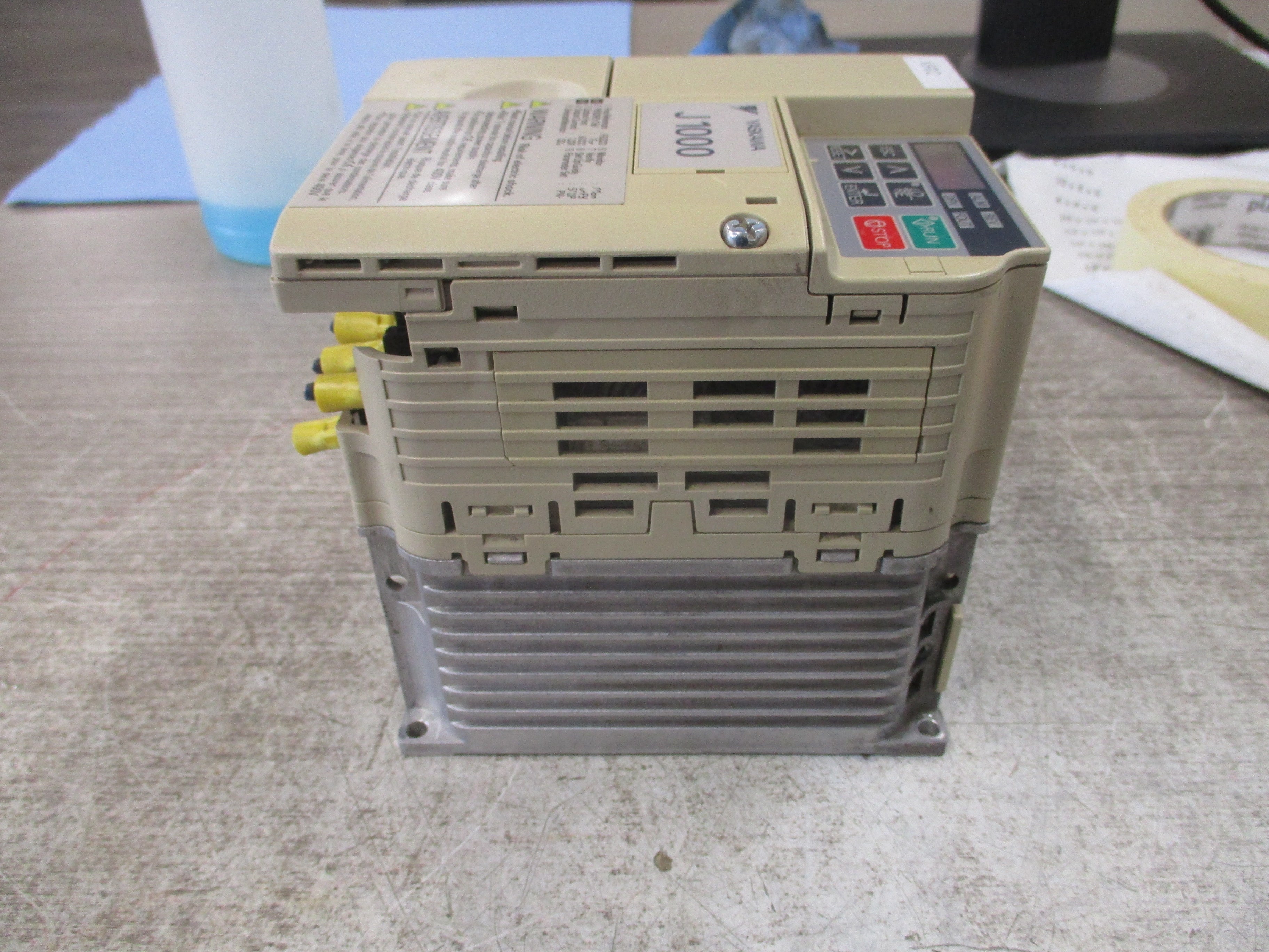 Yaskawa J1000 AC Drive CIMR-JU2A0010BAA 2HP 3Ph Input: AC3PH 200-240V 50/60HZ