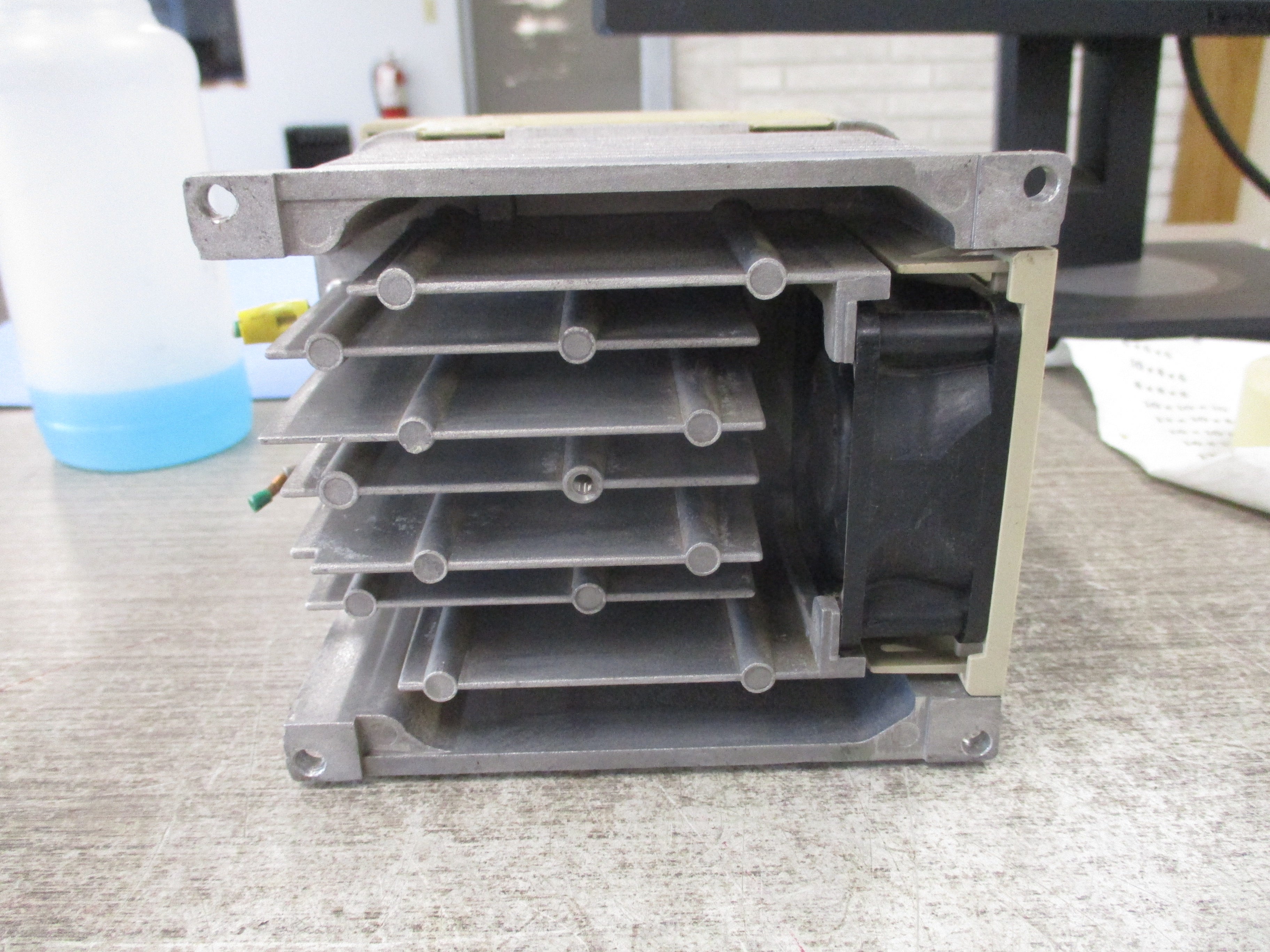 Yaskawa J1000 AC Drive CIMR-JU2A0010BAA 2HP 3Ph Input: AC3PH 200-240V 50/60HZ