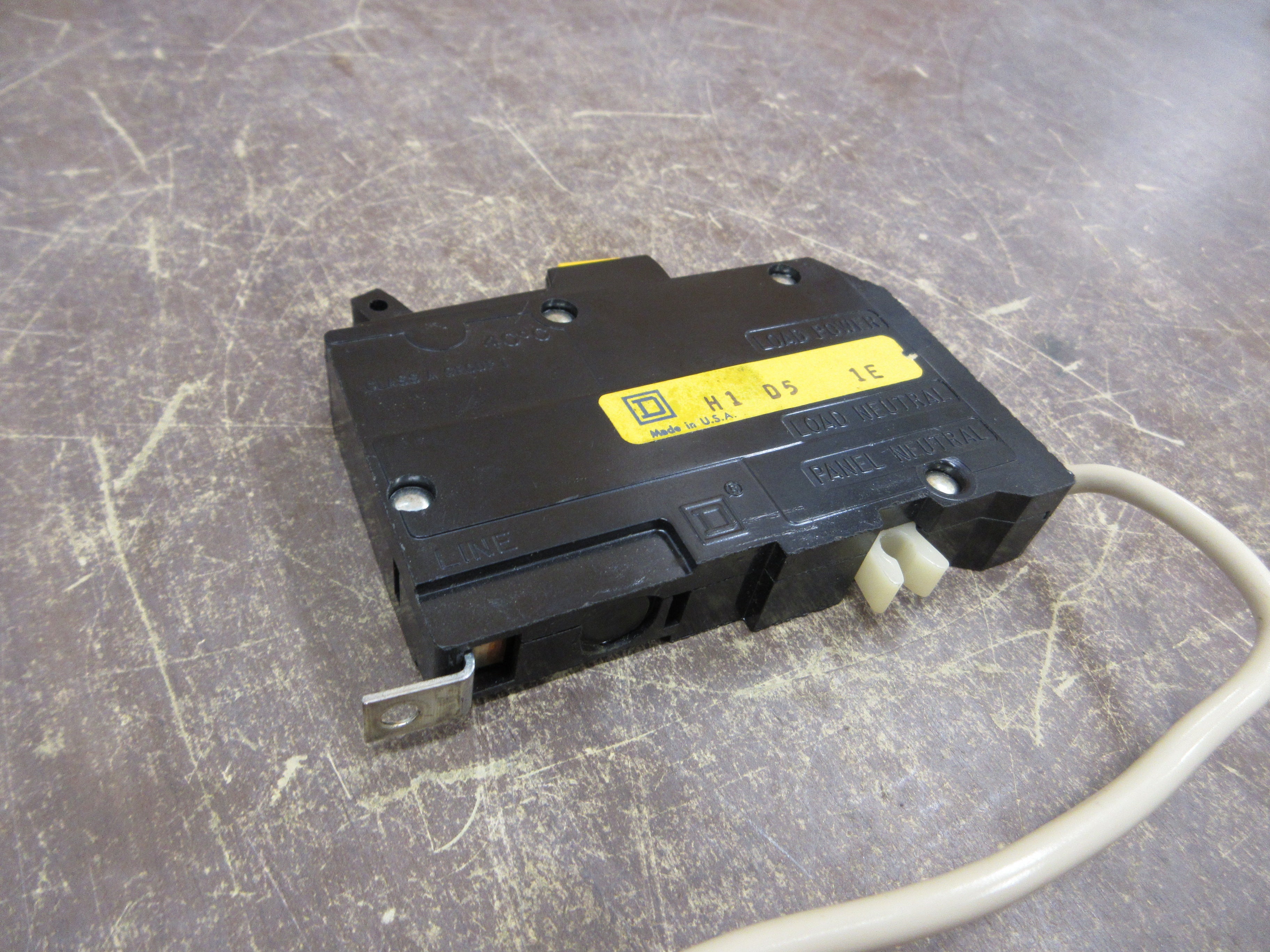 Square D Bolt-On Circuit Breaker QOB120GFI 20A 120V 1P w/ GFI *Missing Screw*
