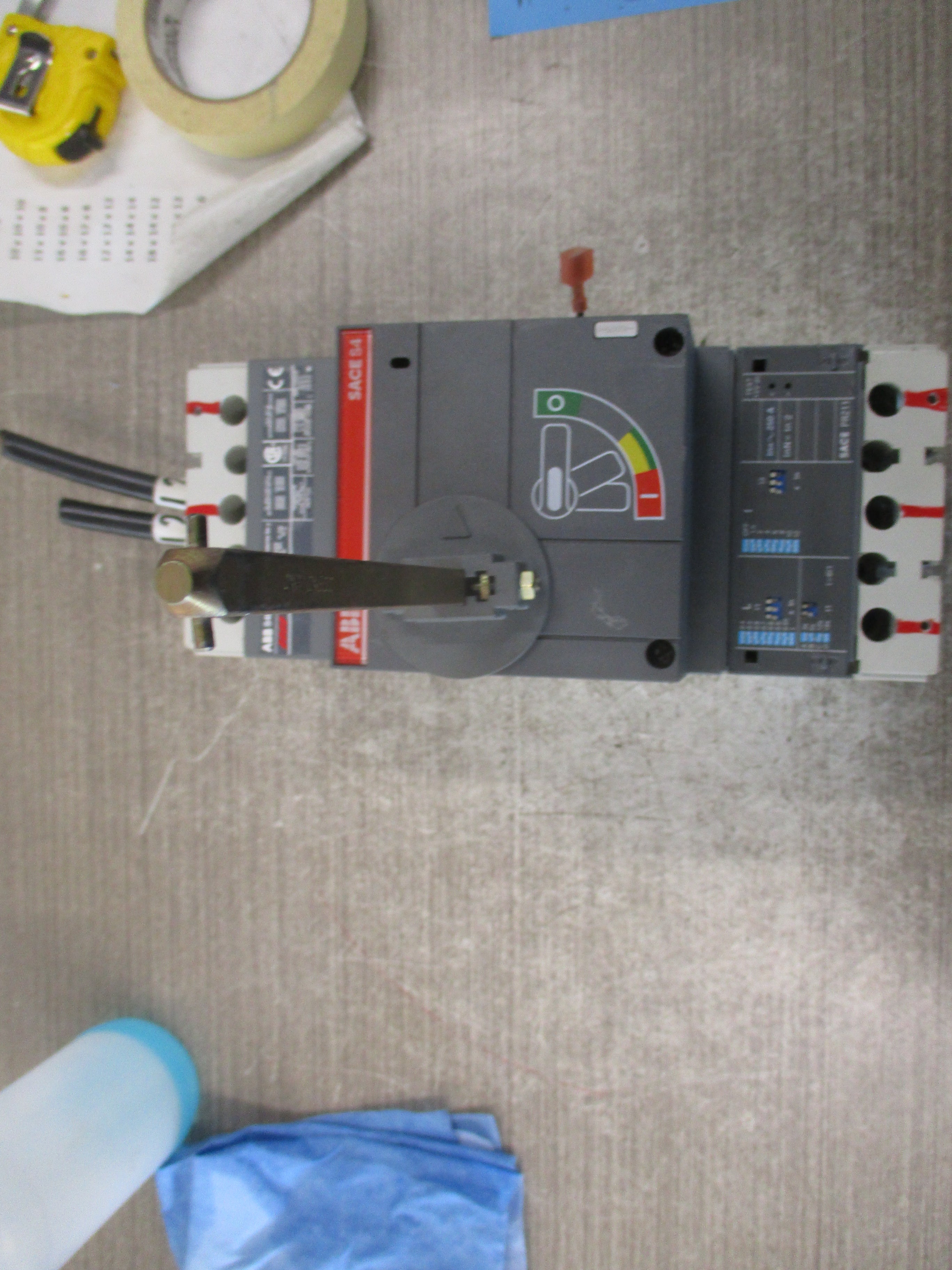ABB SACE S4H Breaker Disconnect S4H-PR211 250A Trip 3P 600V w/ Aux Switch