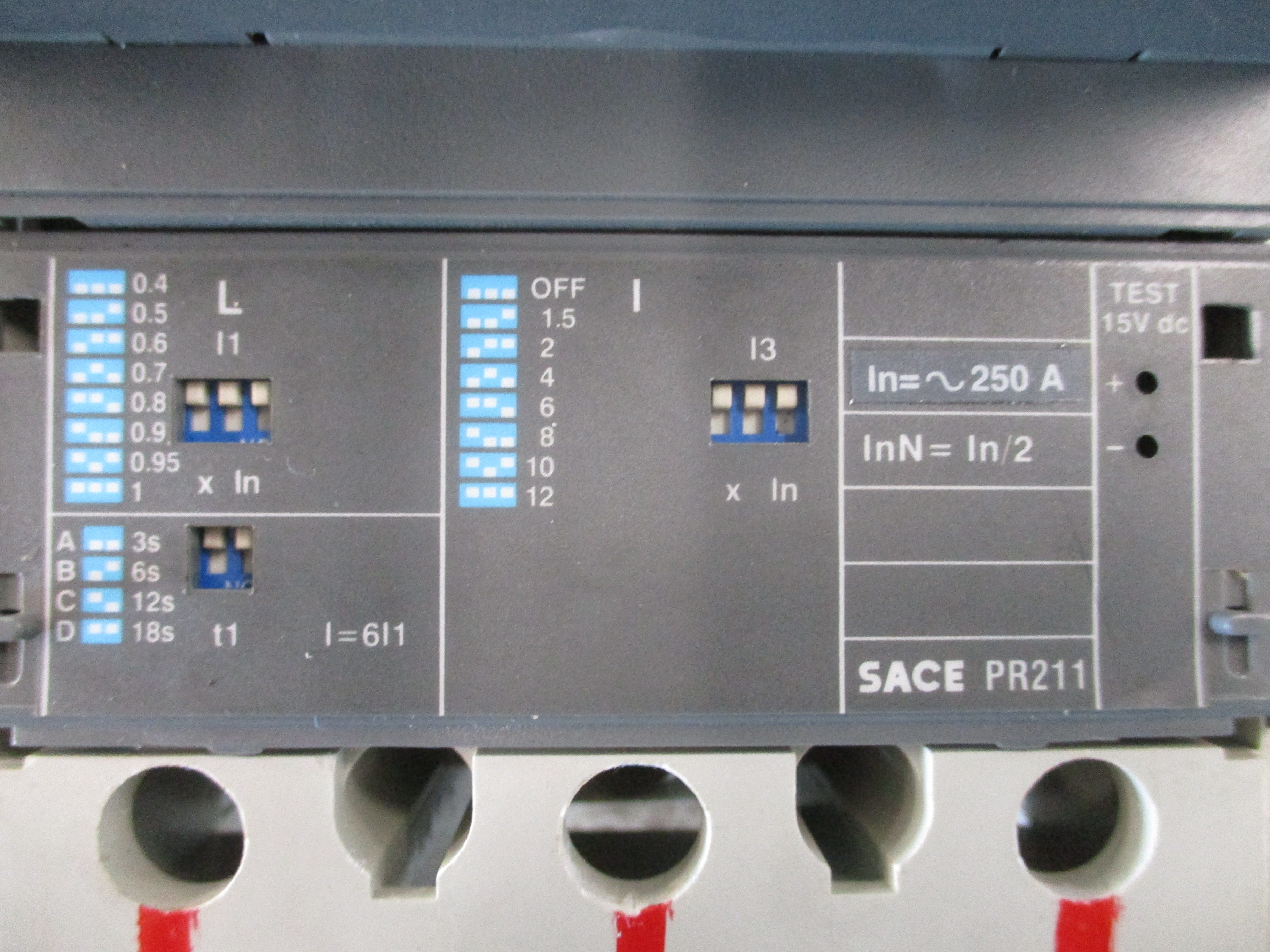 ABB SACE S4H Breaker Disconnect S4H-PR211 250A Trip 3P 600V w/ Aux Switch