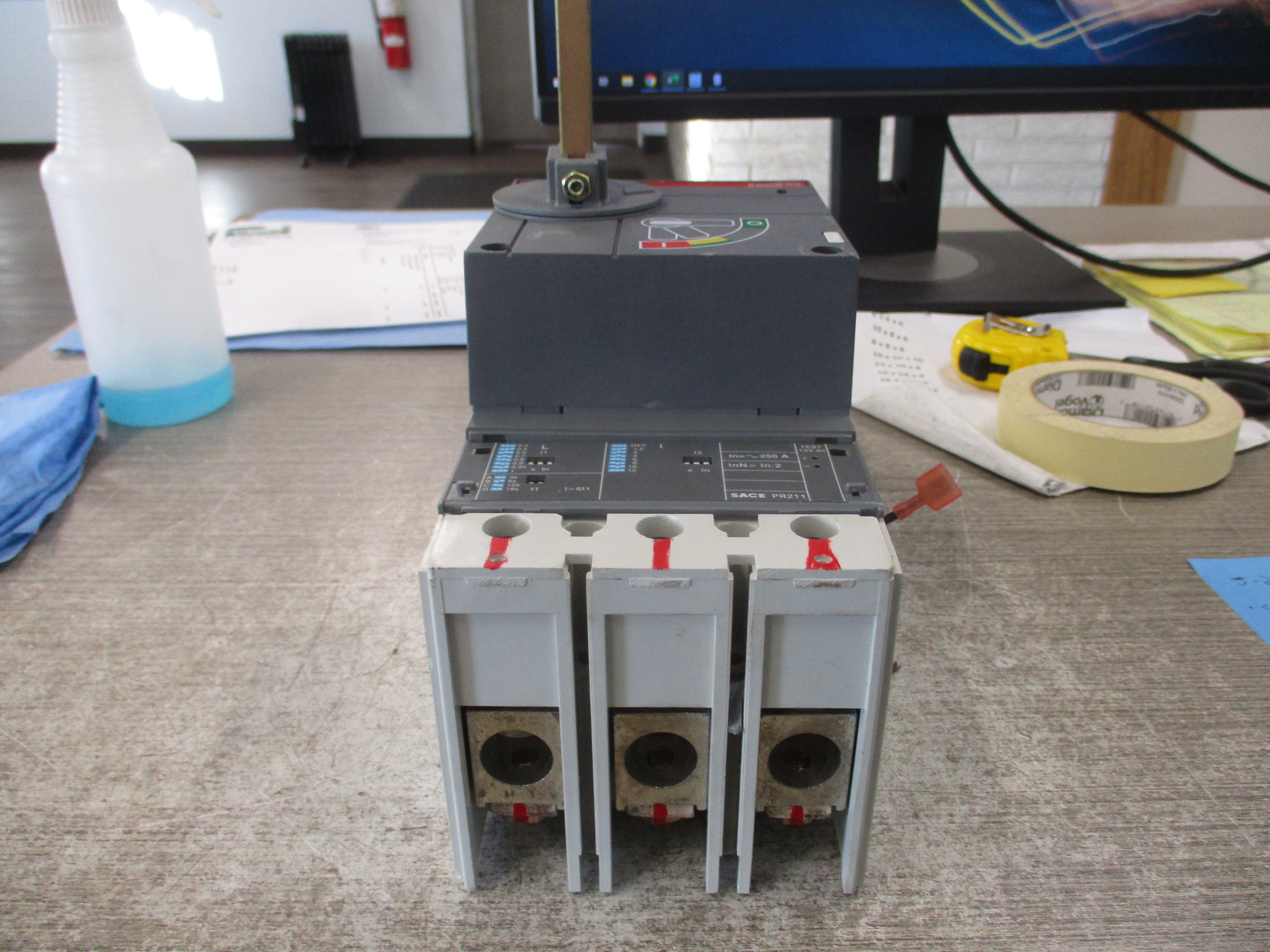 ABB SACE S4H Breaker Disconnect S4H-PR211 250A Trip 3P 600V w/ Aux Switch