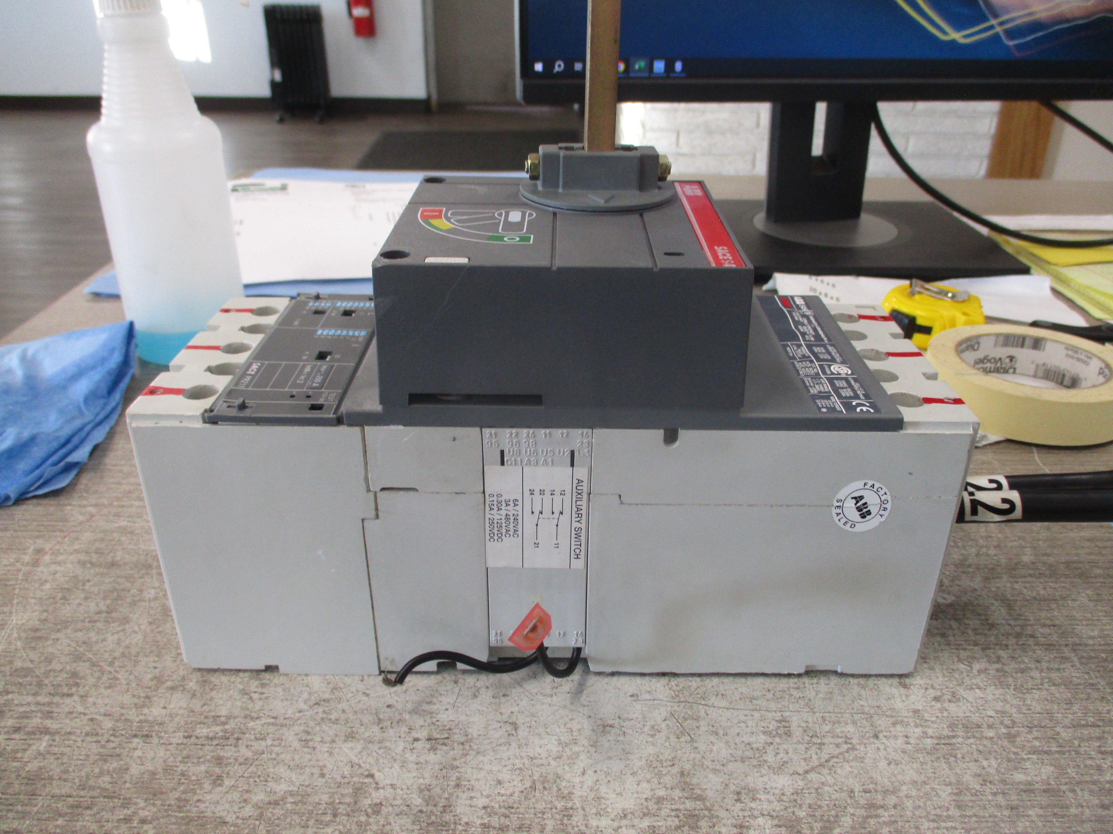 ABB SACE S4H Breaker Disconnect S4H-PR211 250A Trip 3P 600V w/ Aux Switch