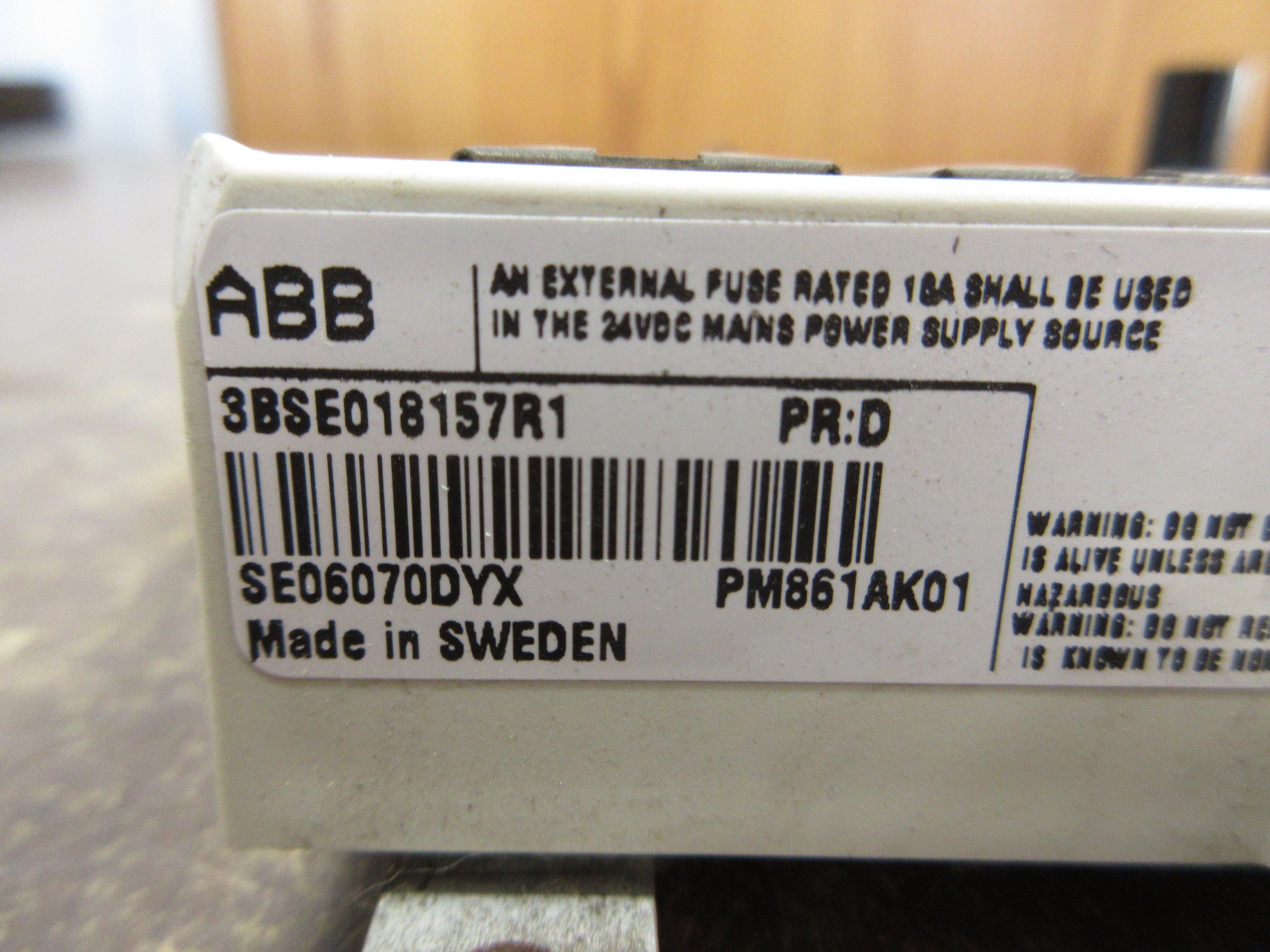 ABB PM861AK01 Baseplate 3BSE018157R1 PR:D *Cracked & Dented Corner* Used