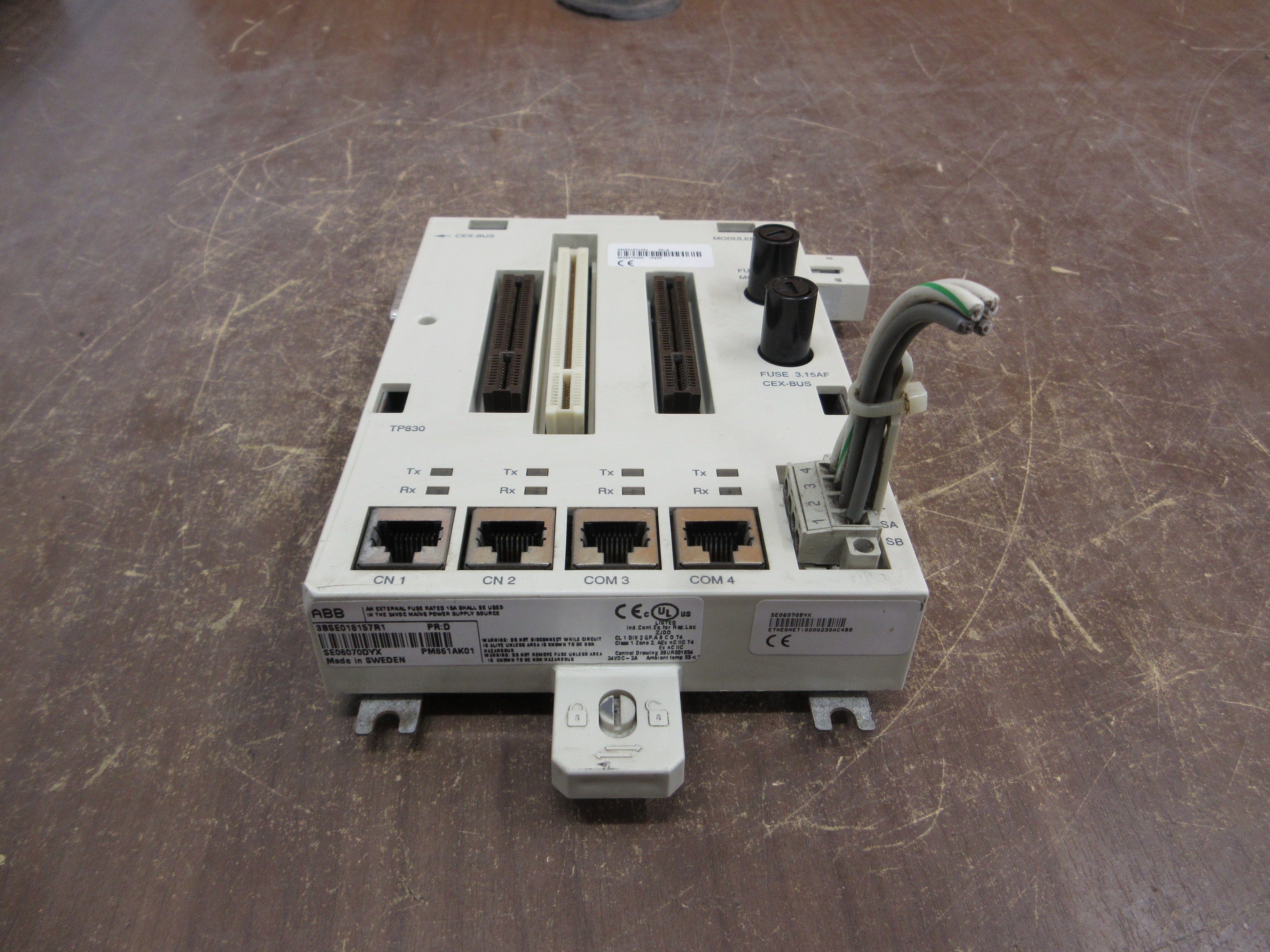 ABB PM861AK01 Baseplate 3BSE018157R1 PR:D *Cracked & Dented Corner* Used