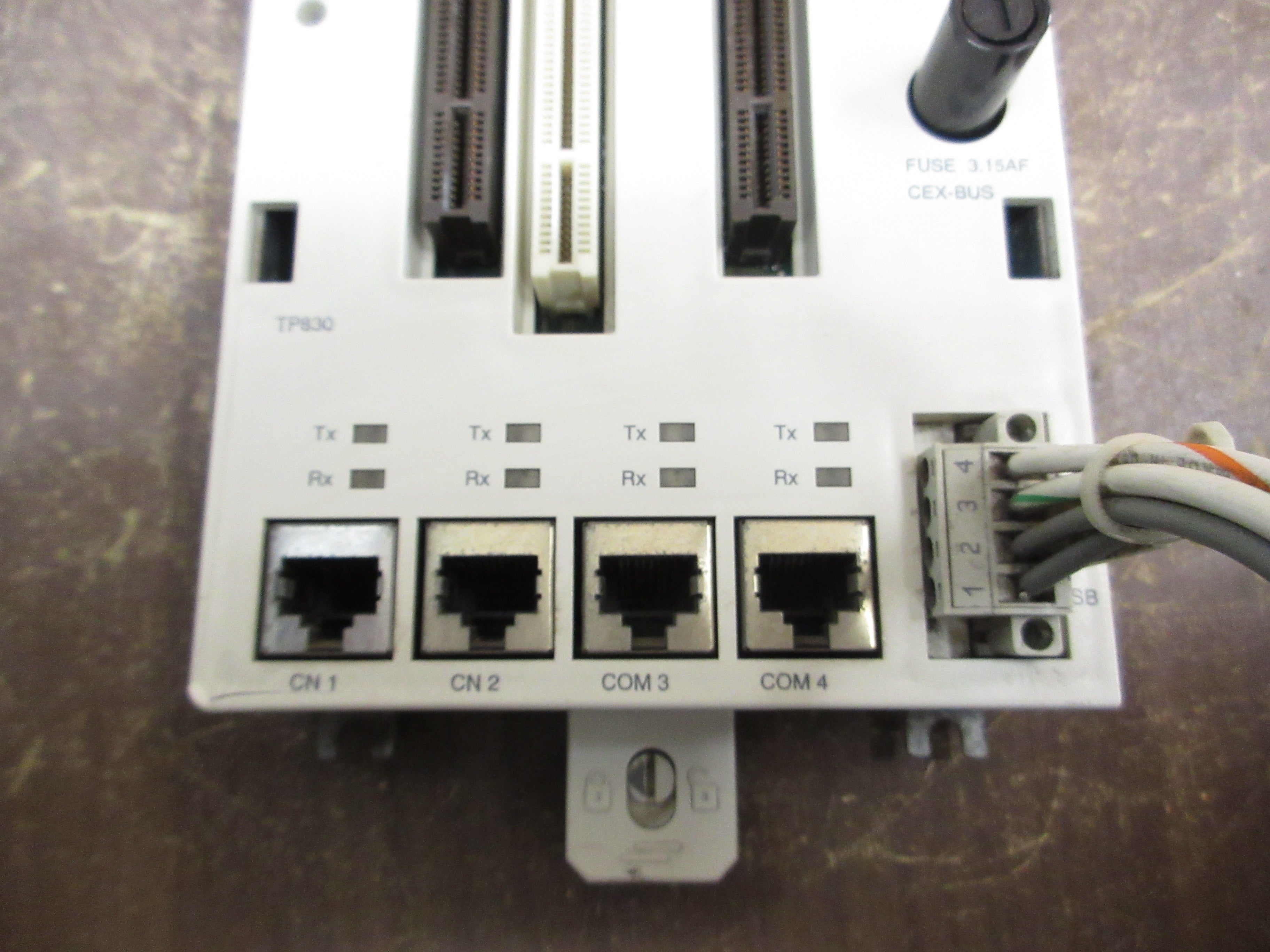 ABB PM861AK01 Baseplate 3BSE018157R1 PR:D *Cracked & Dented Corner* Used