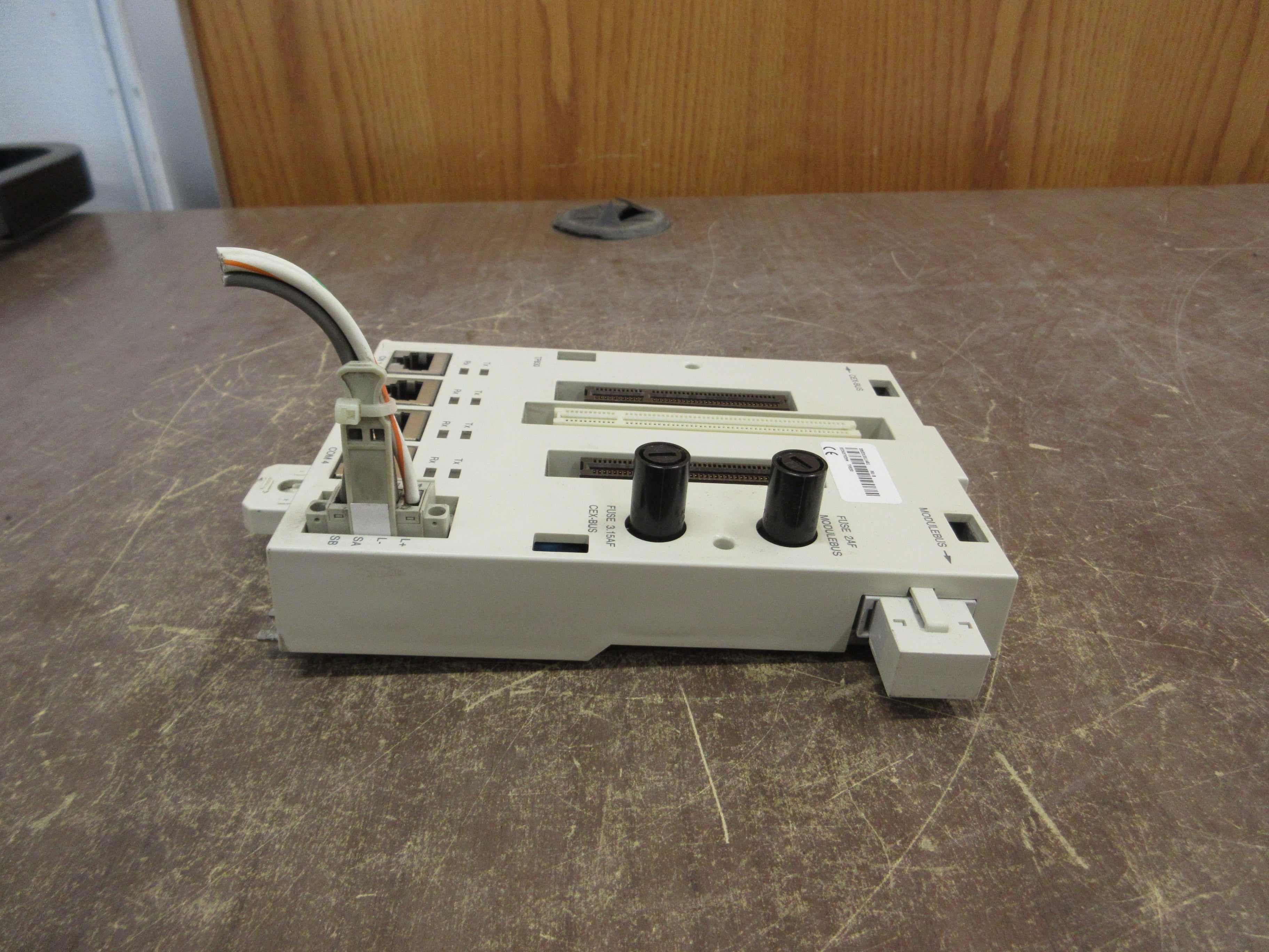 ABB PM861AK01 Baseplate 3BSE018157R1 PR:D *Cracked & Dented Corner* Used