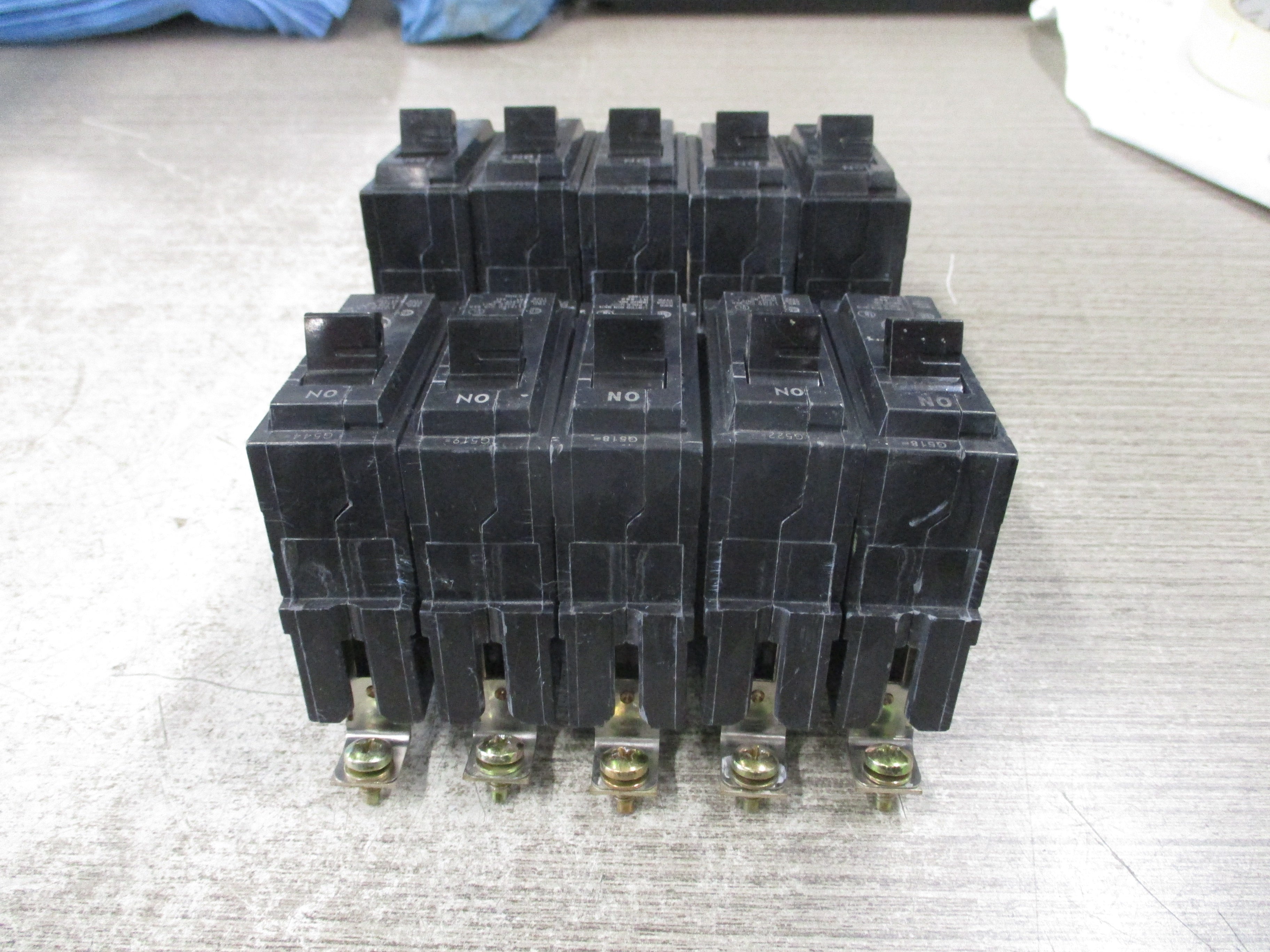 GE Bolt-on Circuit Breaker THQB1120 120/240V 20A 1P *Lot of 10* Used