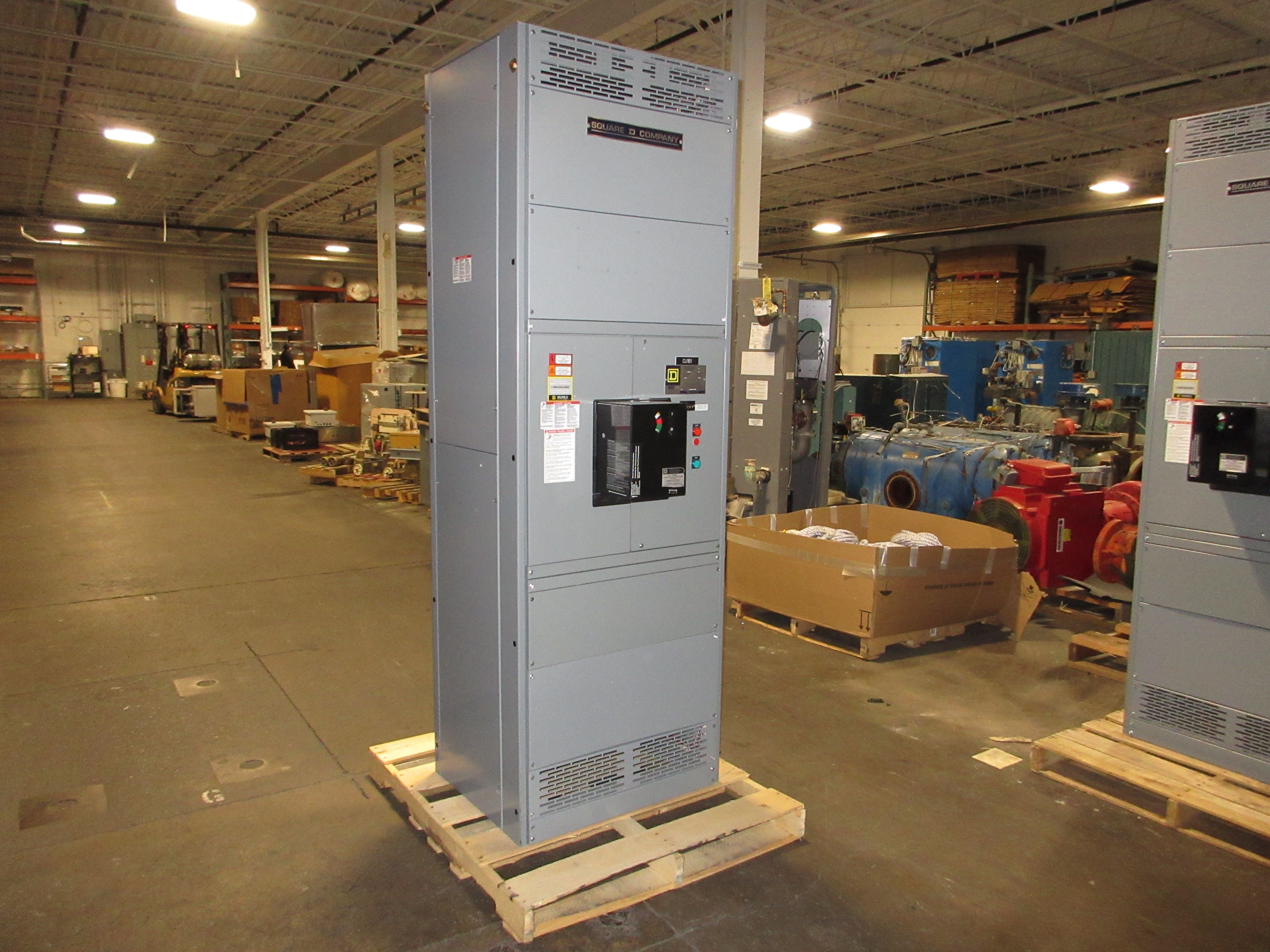 Square D Enclosed DC Circuit Breaker 23450940-001 2000A 500VDC Used