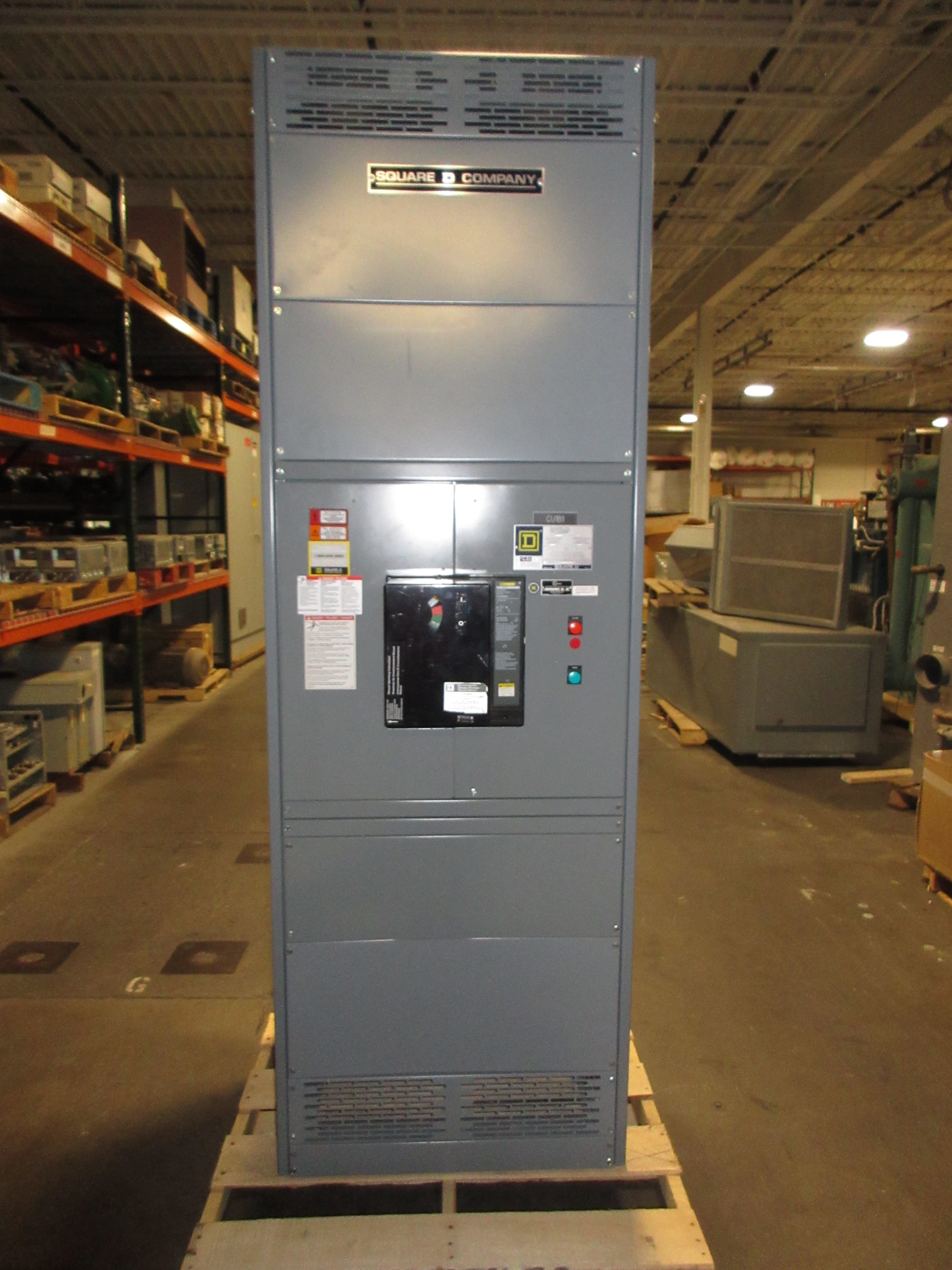 Square D Enclosed DC Circuit Breaker 23450940-001 2000A 500VDC Used