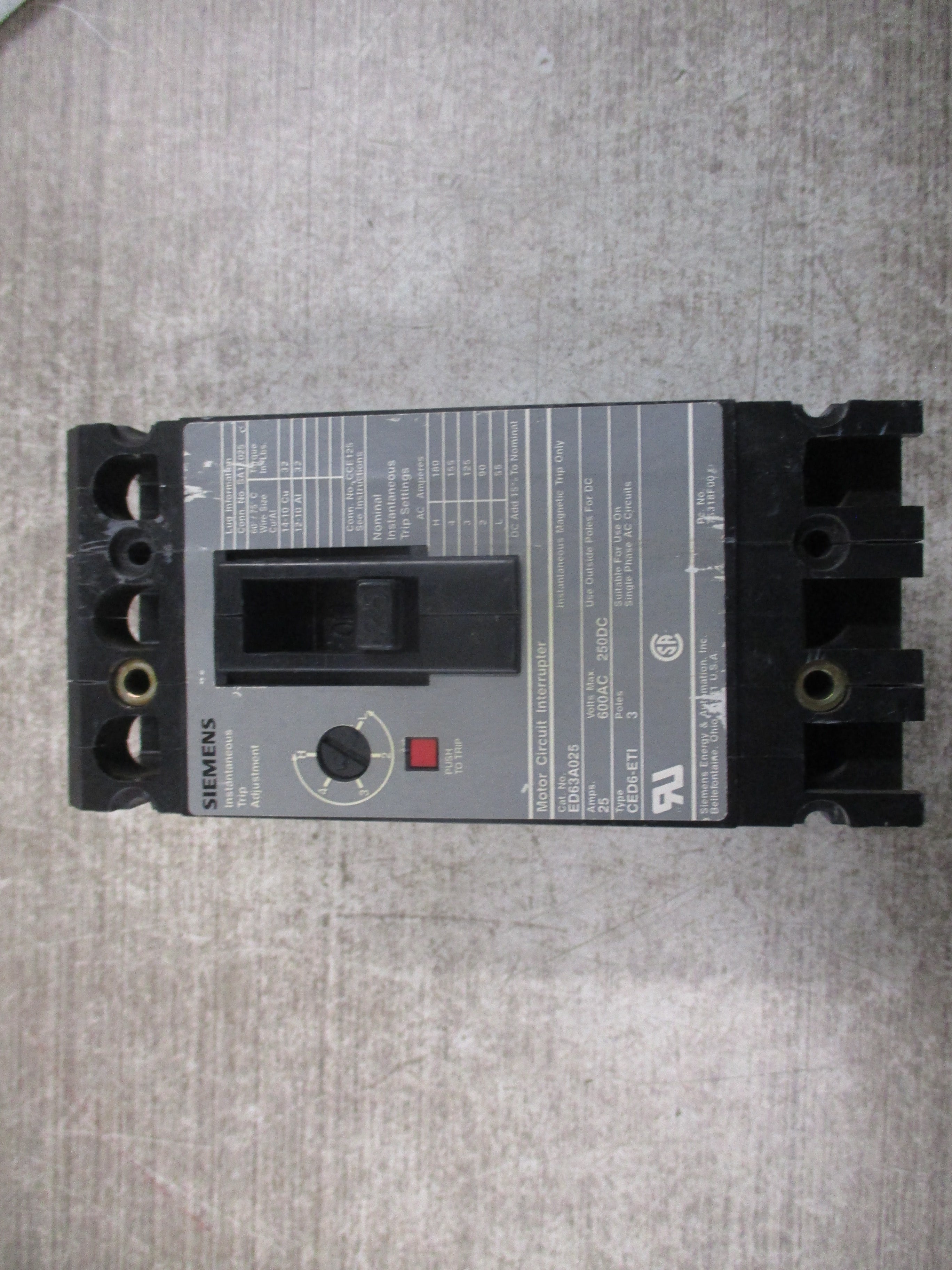 Siemens Circuit Breaker ED63A025 25A 600V 3P W/Lugs Used