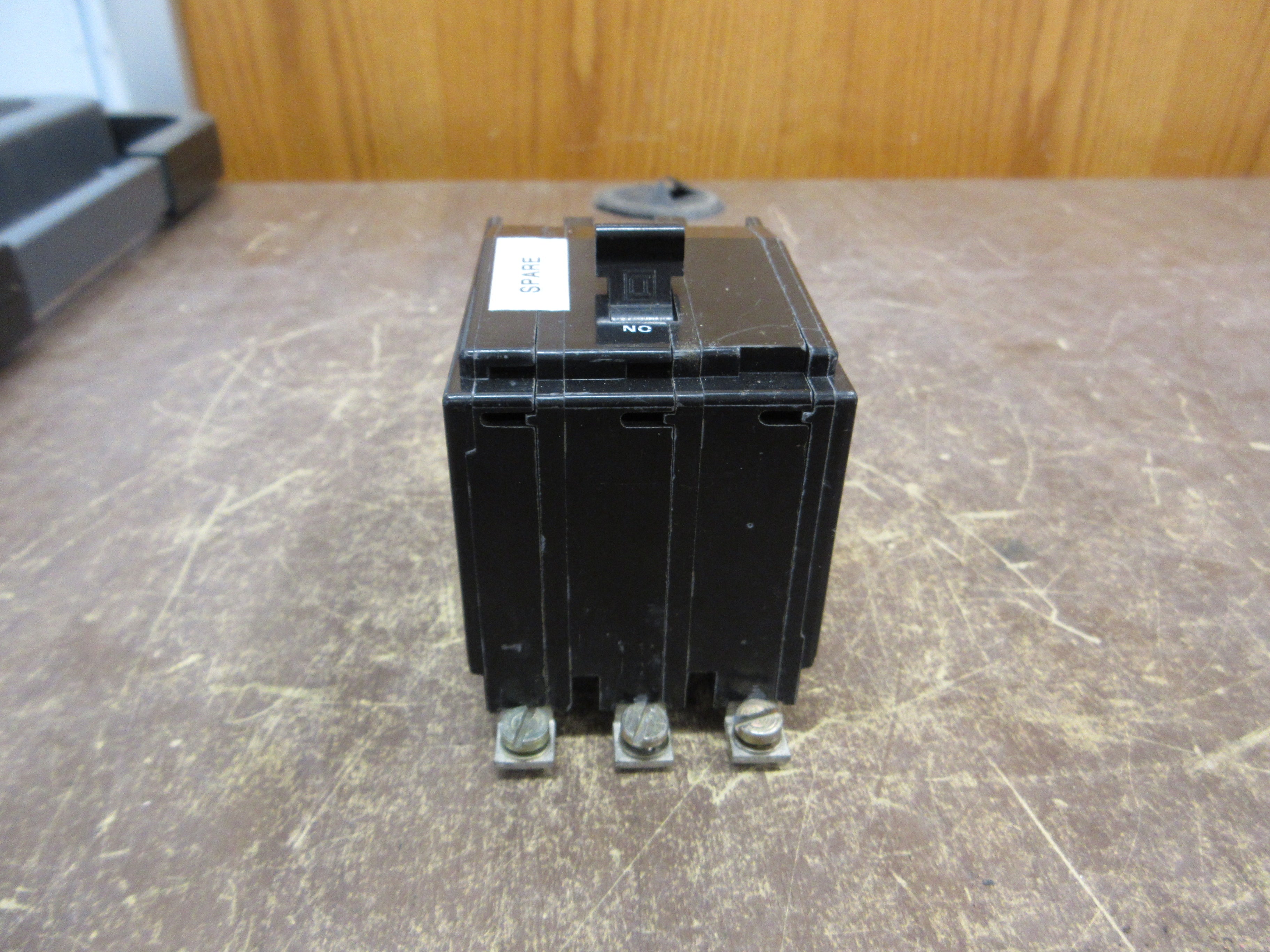 Square D Bolt-On Circuit Breaker QOB3100 100A 240V 3P *Broken Mounting Clip* Used