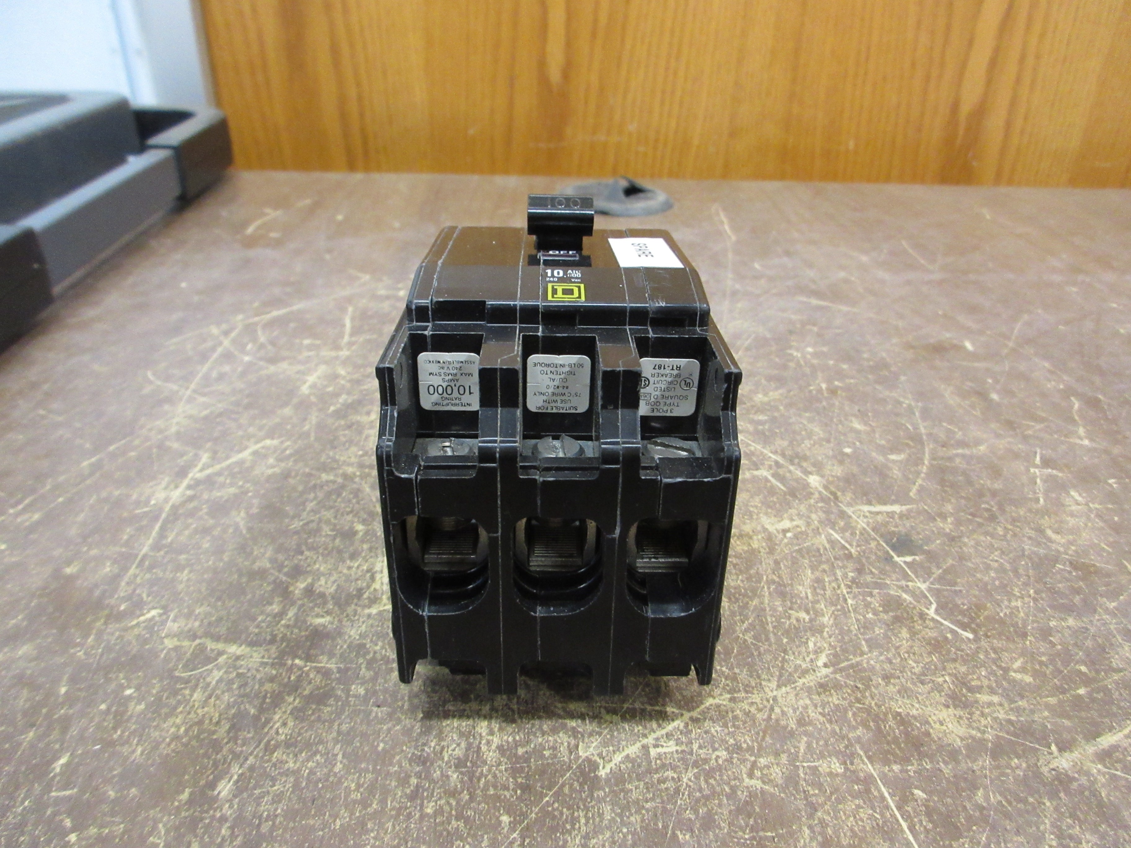 Square D Bolt-On Circuit Breaker QOB3100 100A 240V 3P *Broken Mounting Clip* Used