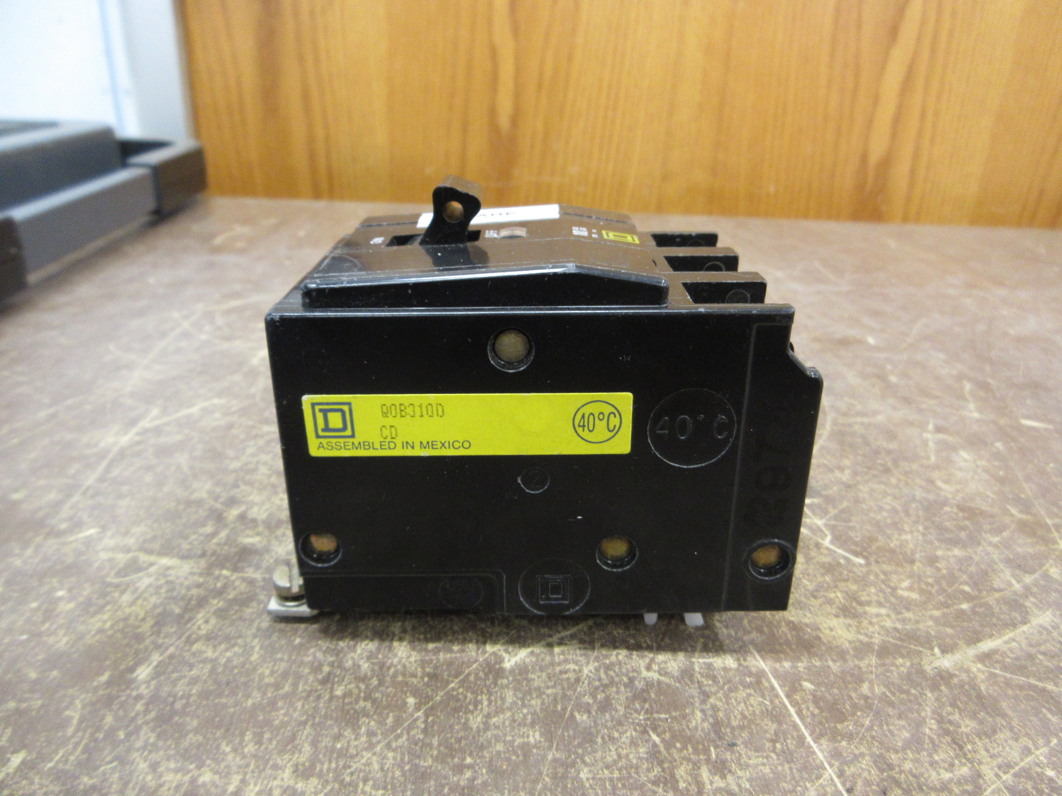 Square D Bolt-On Circuit Breaker QOB3100 100A 240V 3P *Broken Mounting Clip* Used