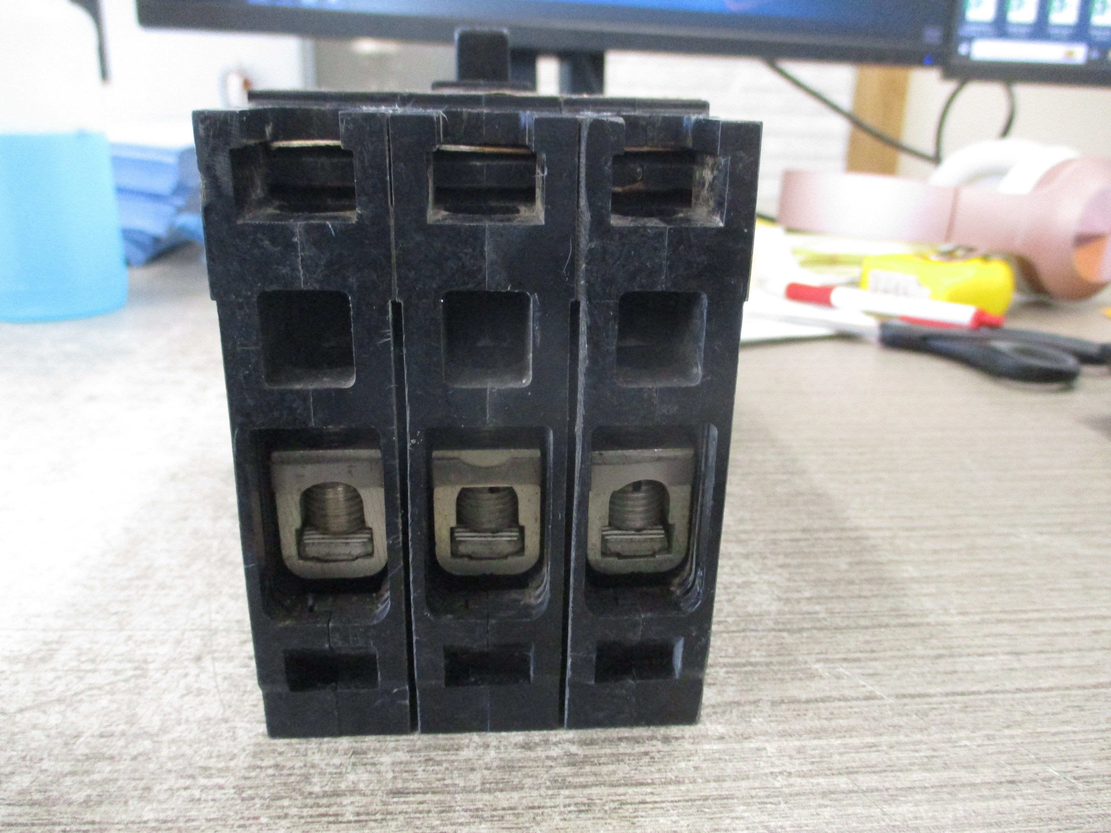 Siemens ITE Circuit Breaker E43B090 90A 480V 3P Used