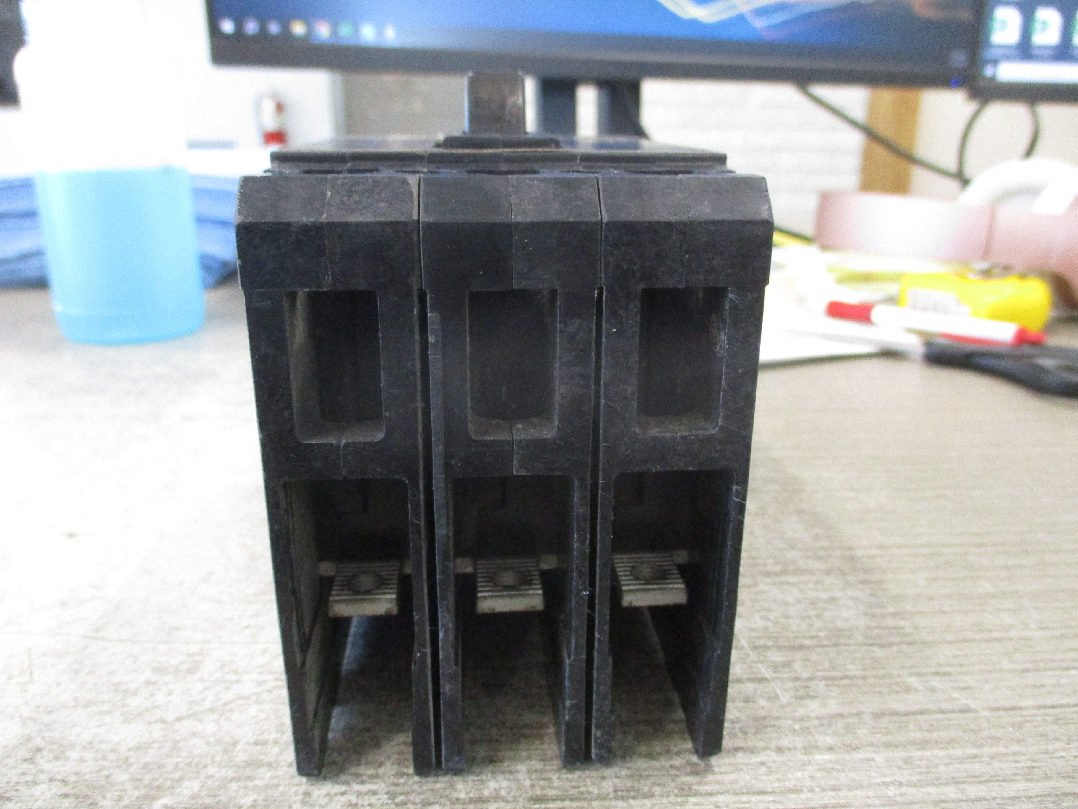 Siemens ITE Circuit Breaker E43B090 90A 480V 3P Used