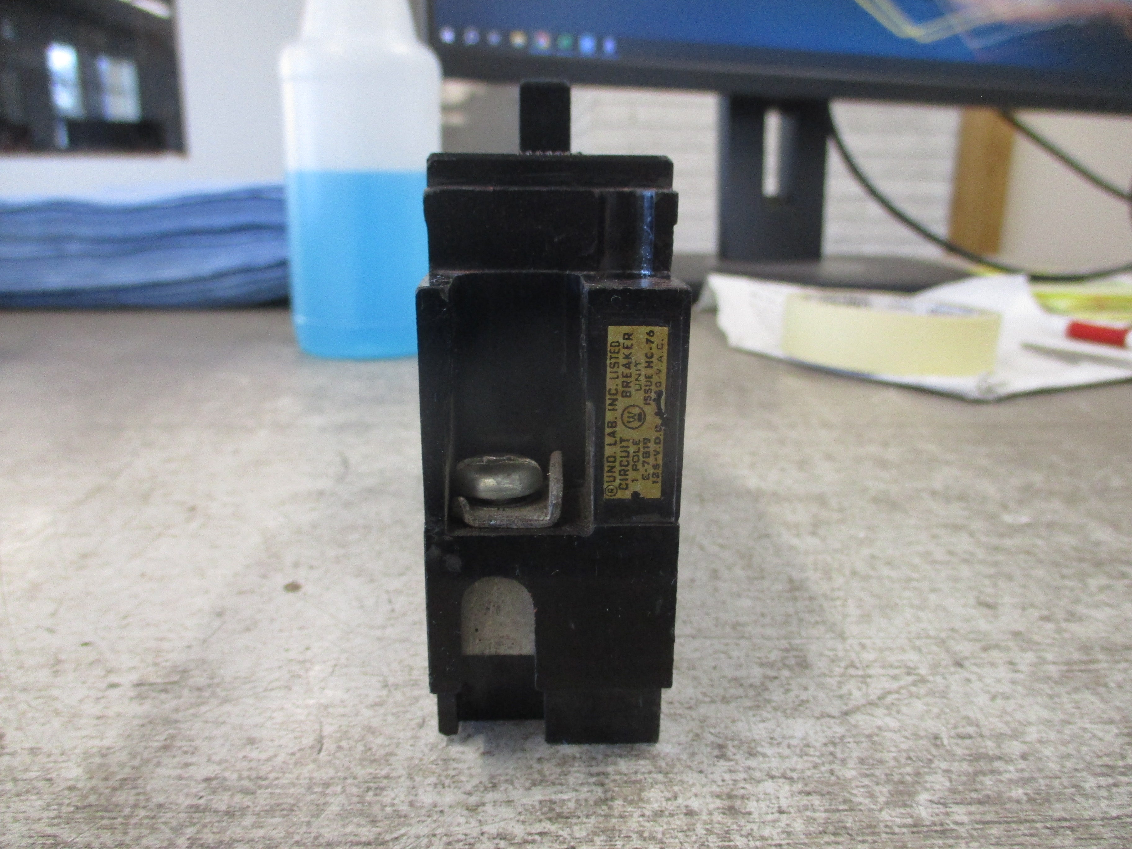 Westinghouse Circuit Breaker E1020 20A 120V 1P Used