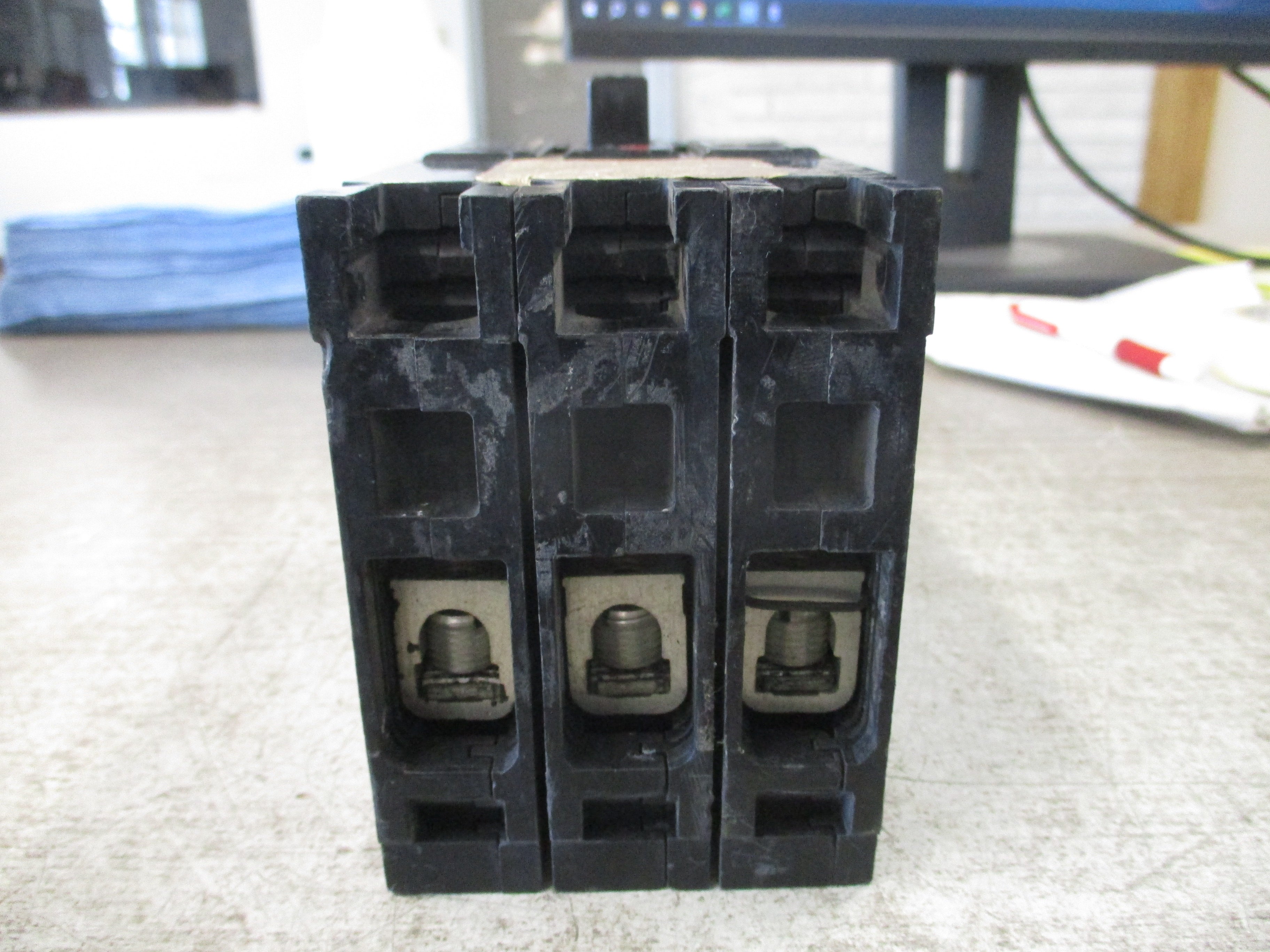 Gould ITE Circuit Breaker E43B090 90A 480V 3P Used