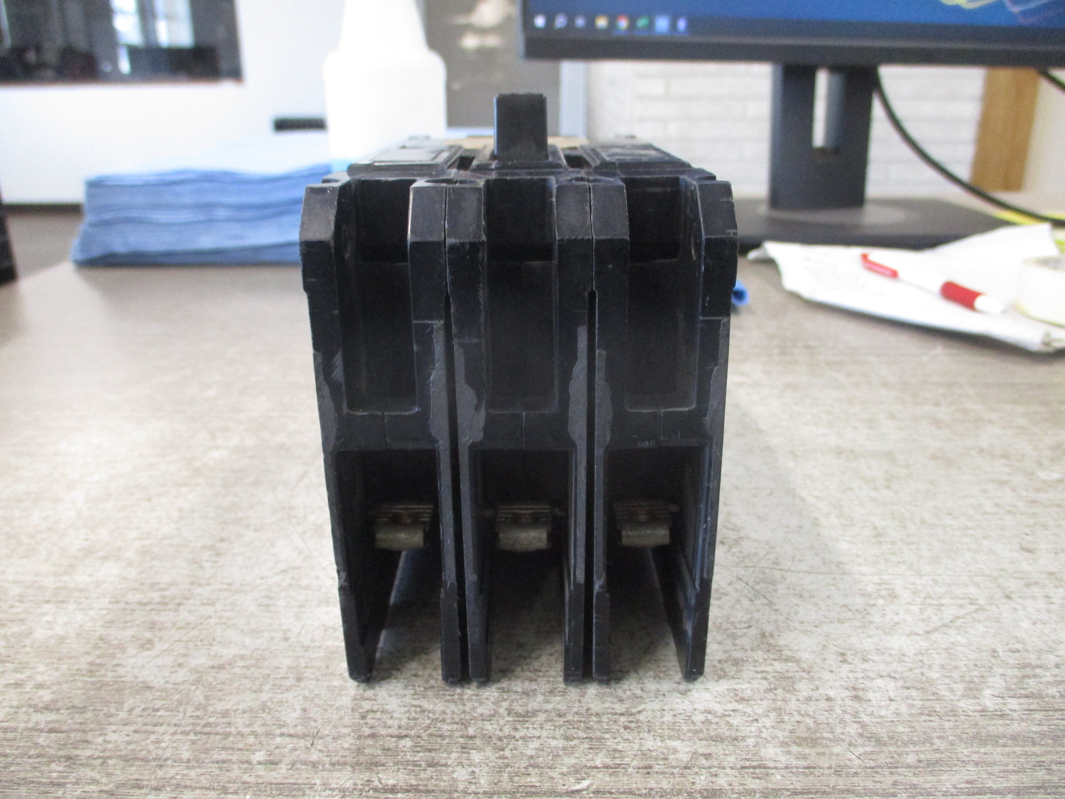 Gould ITE Circuit Breaker E43B090 90A 480V 3P Used