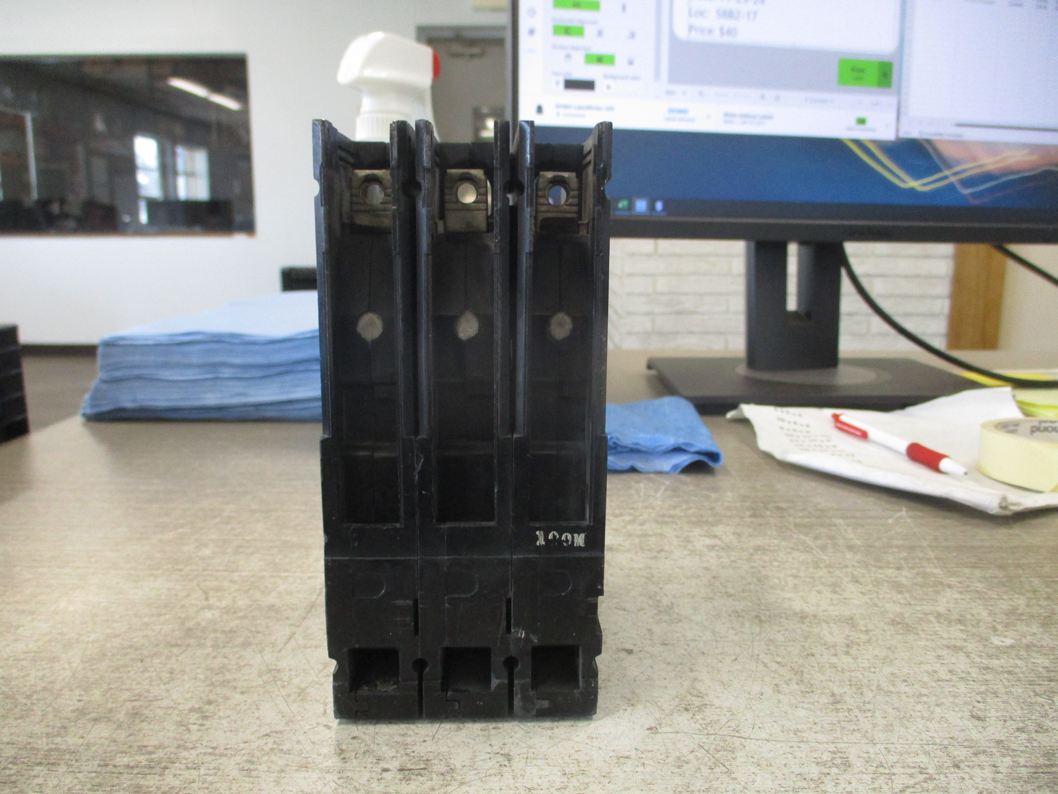 Gould ITE Circuit Breaker E43B090 90A 480V 3P Used