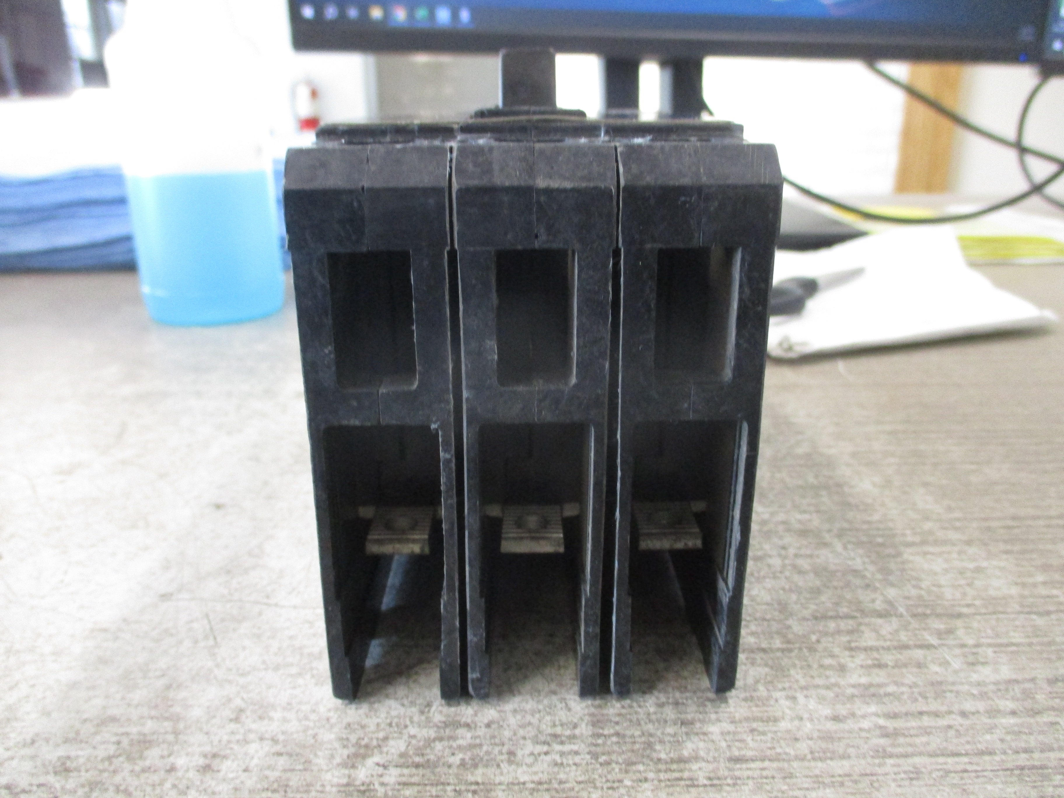 Siemens Circuit Breaker E43B015 15A 480V 3P *No Lugs* Used