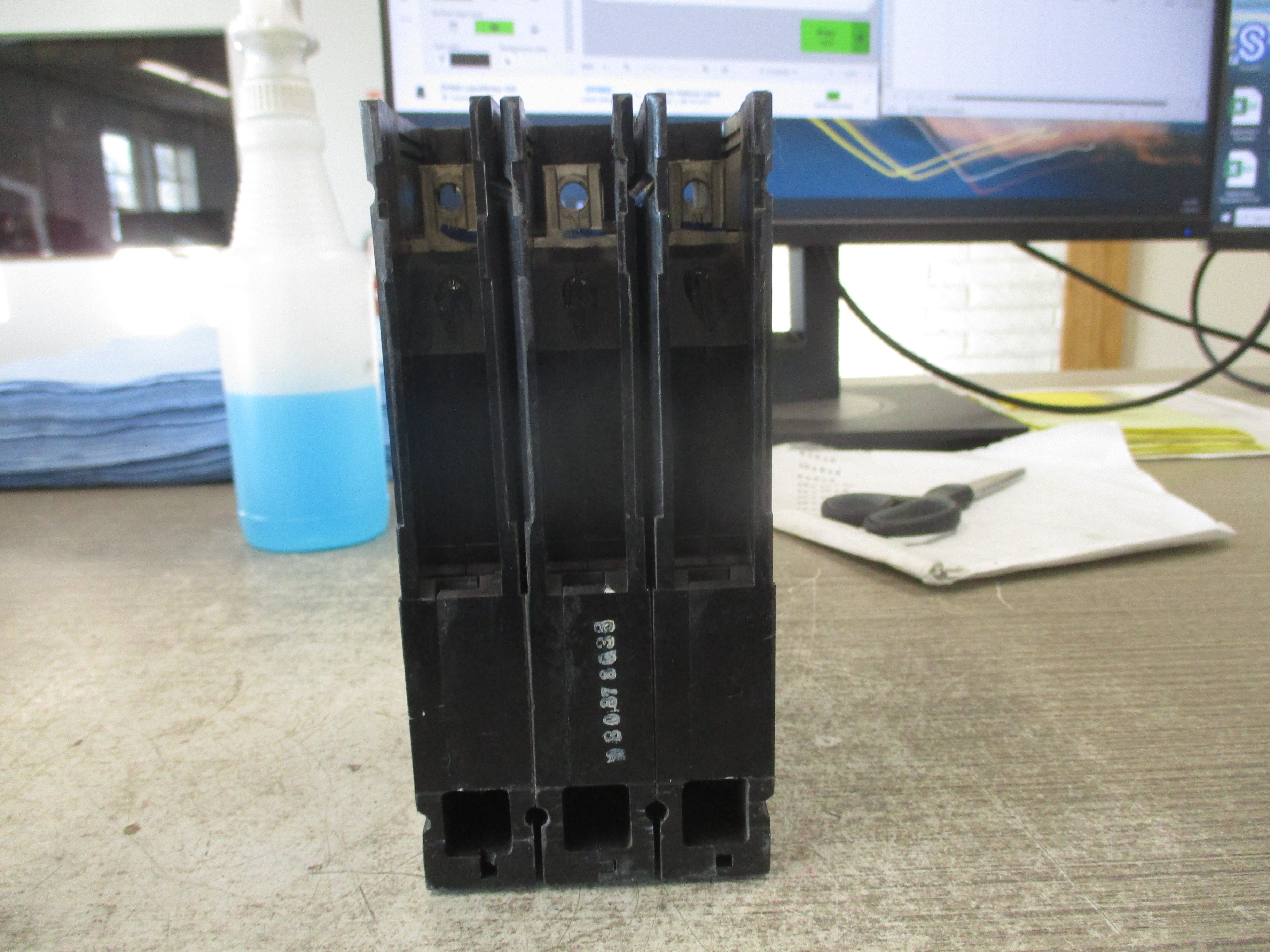 Siemens Circuit Breaker E43B015 15A 480V 3P *No Lugs* Used