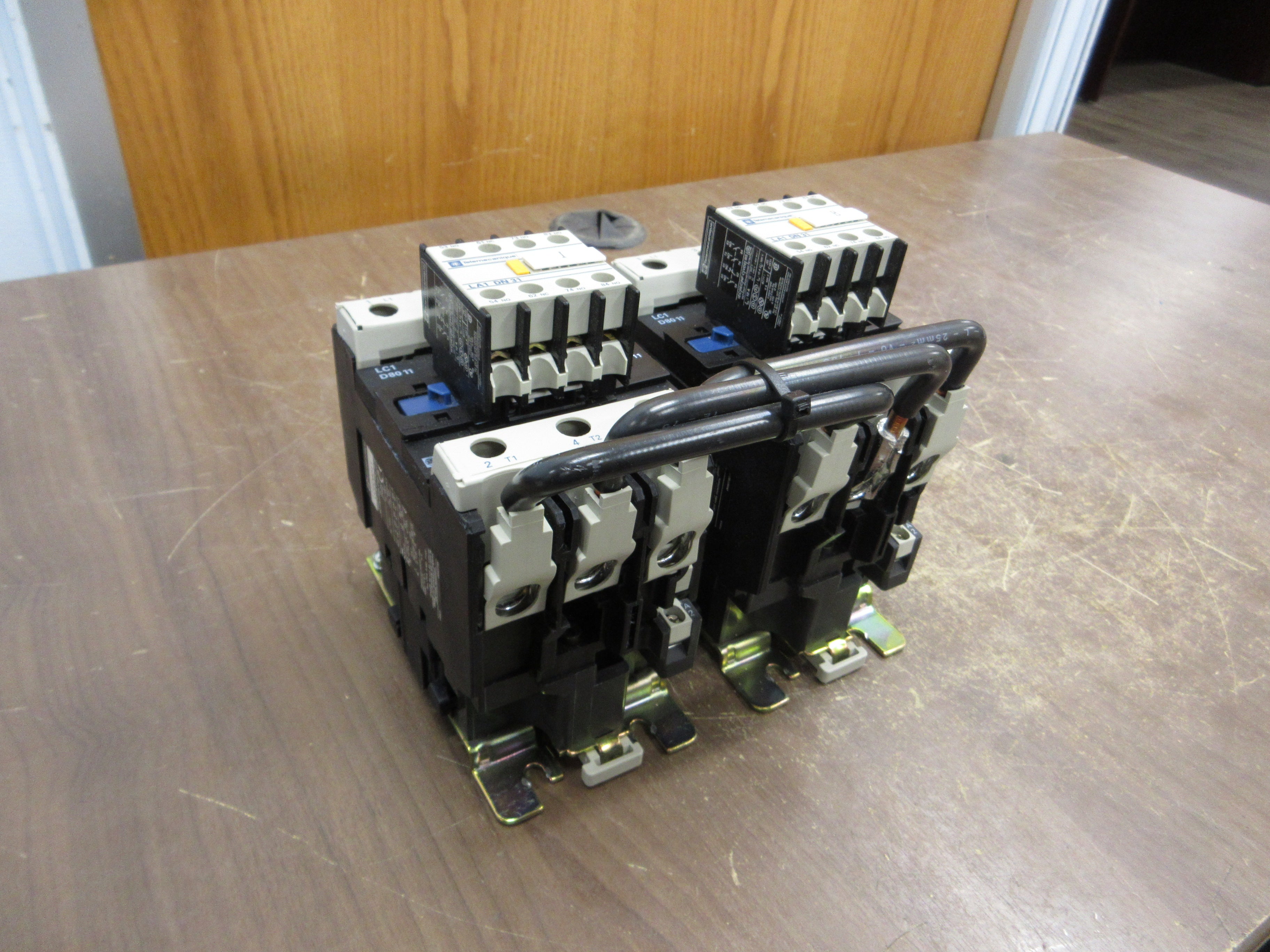 Telemecanique Reversing Contactor LC1 D8011 50-127V Coil 110A 600V (2) Aux Contact Block Used