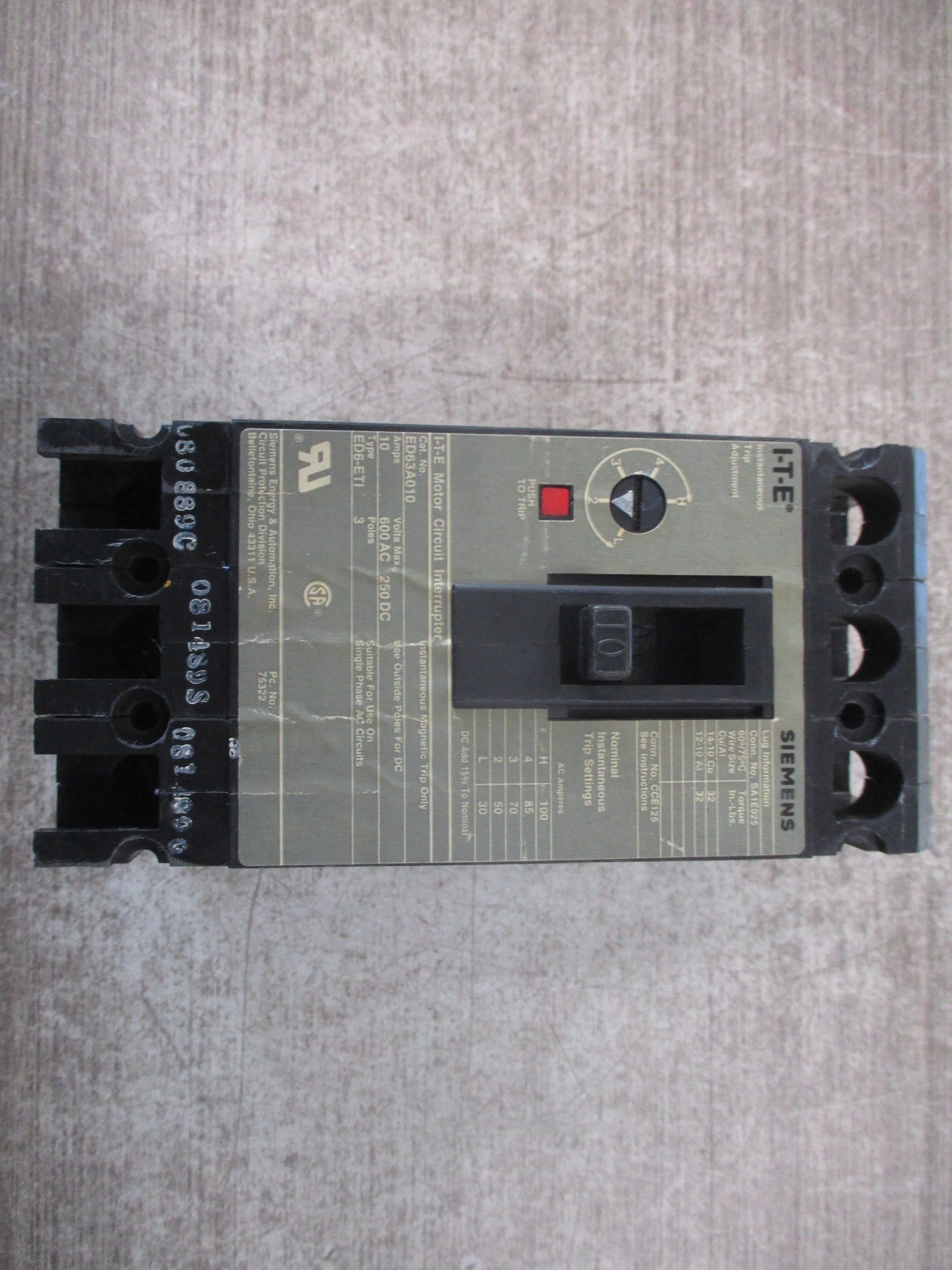 Siemens Circuit Breaker ED63A010 10A 600V 3P *Lug in Lug out* Used