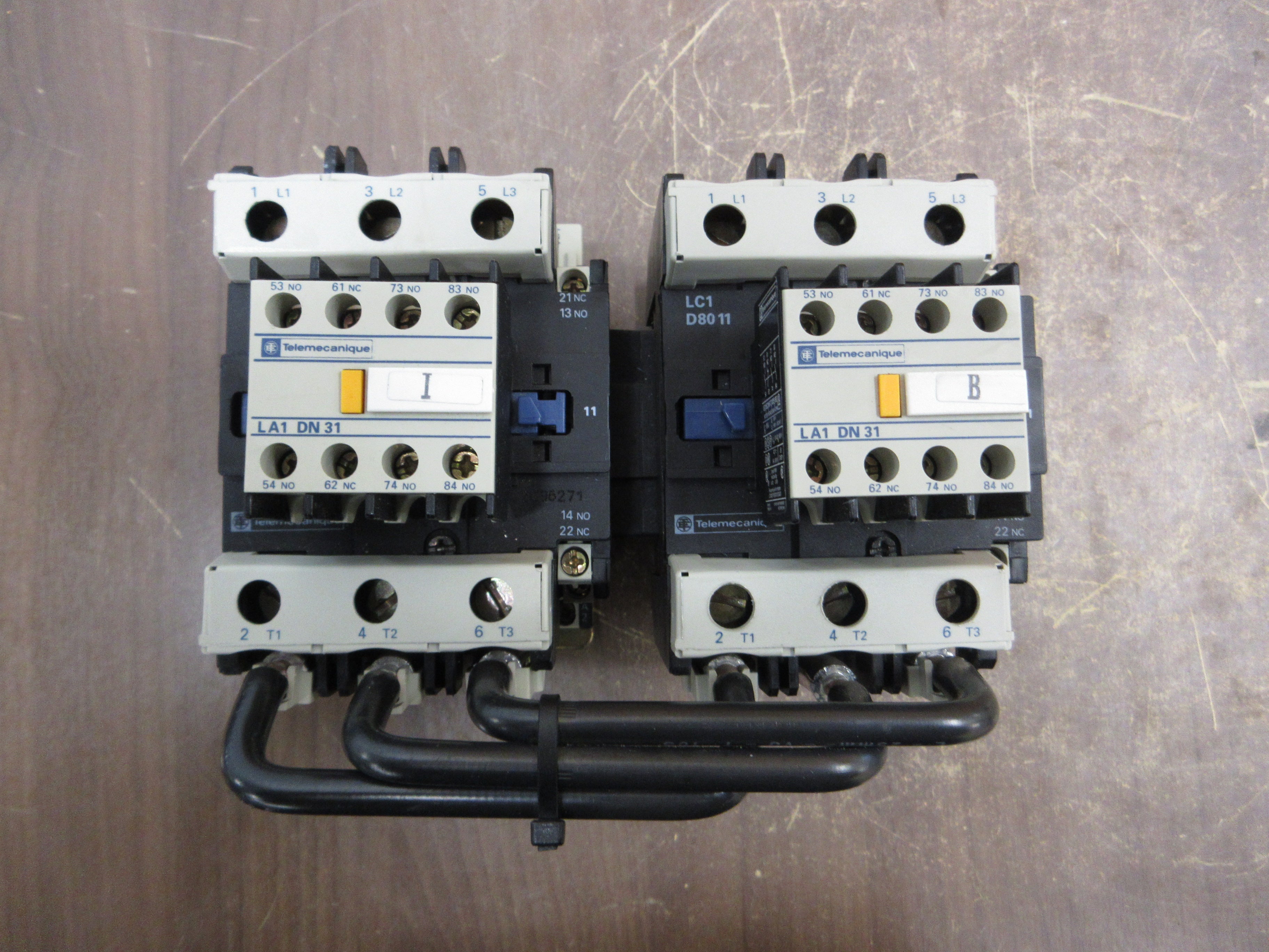 Telemecanique Reversing Contactor LC1 D8011 50-127V Coil 110A 600V (2) Aux Contact Block Used