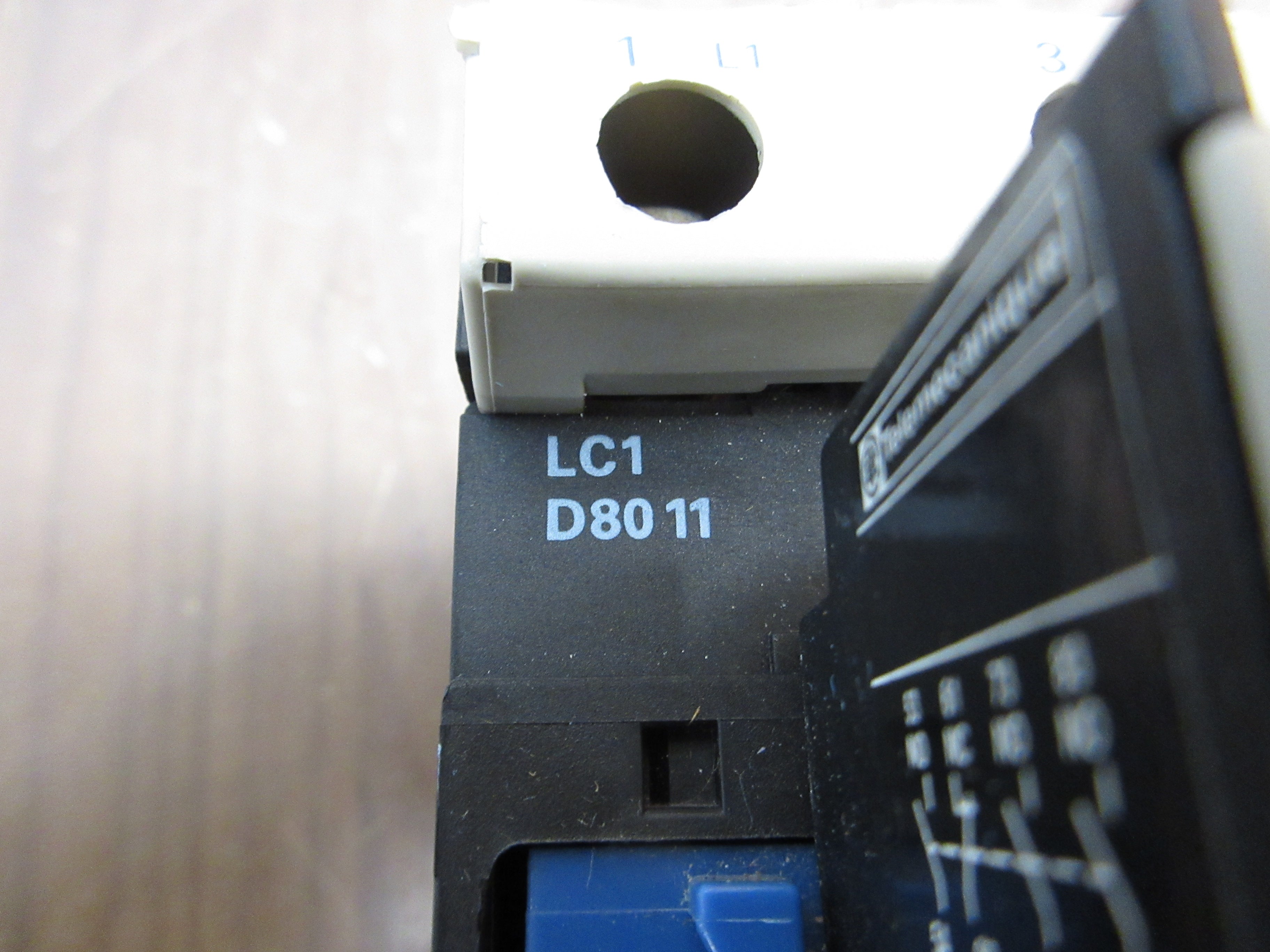 Telemecanique Reversing Contactor LC1 D8011 50-127V Coil 110A 600V (2) Aux Contact Block Used