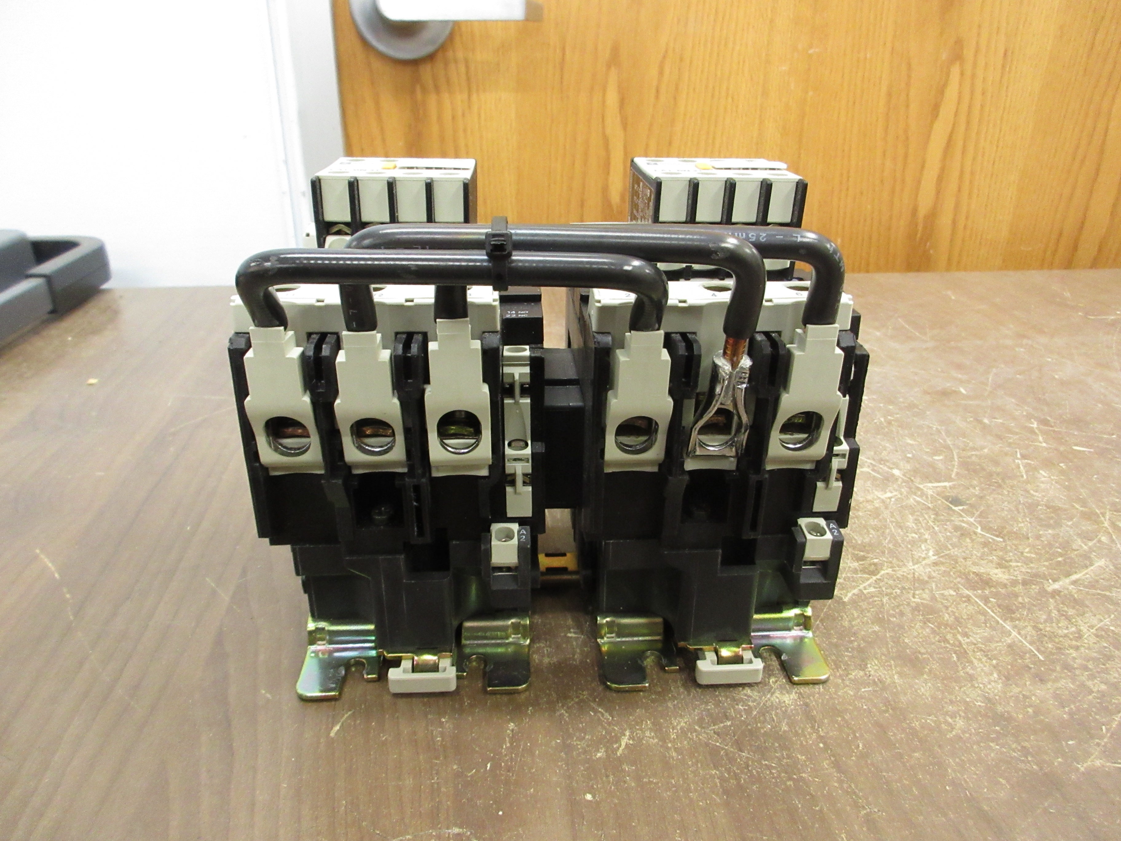 Telemecanique Reversing Contactor LC1 D8011 50-127V Coil 110A 600V (2) Aux Contact Block Used