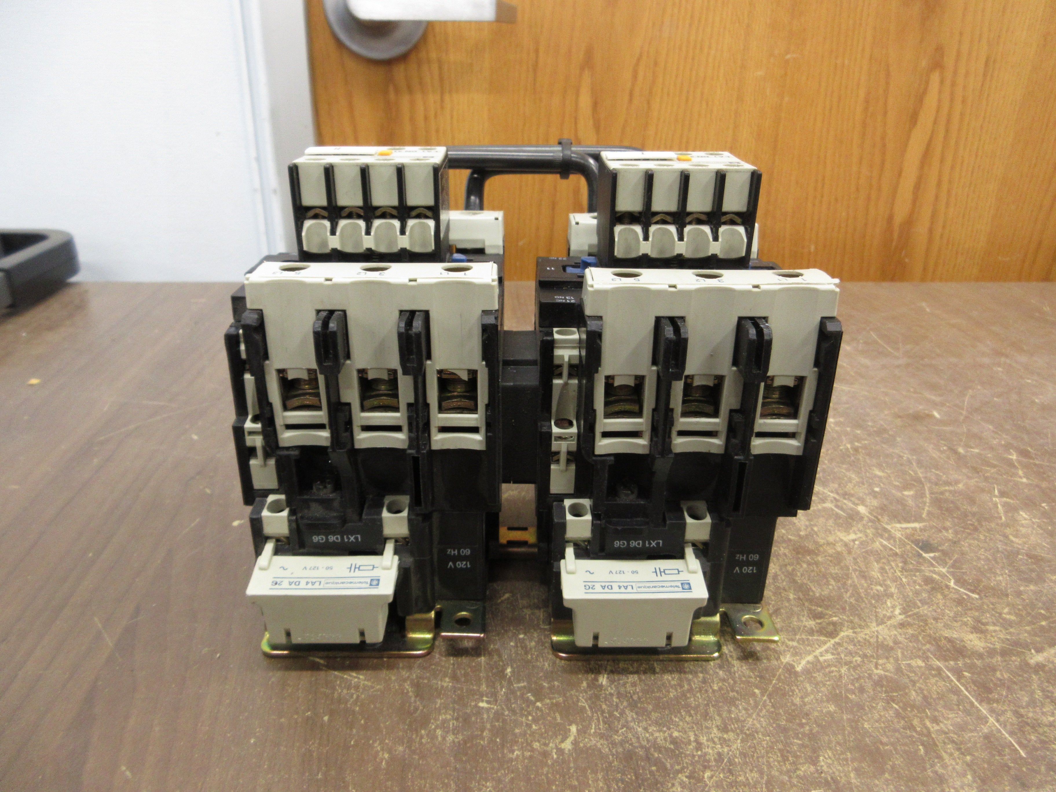 Telemecanique Reversing Contactor LC1 D8011 50-127V Coil 110A 600V (2) Aux Contact Block Used