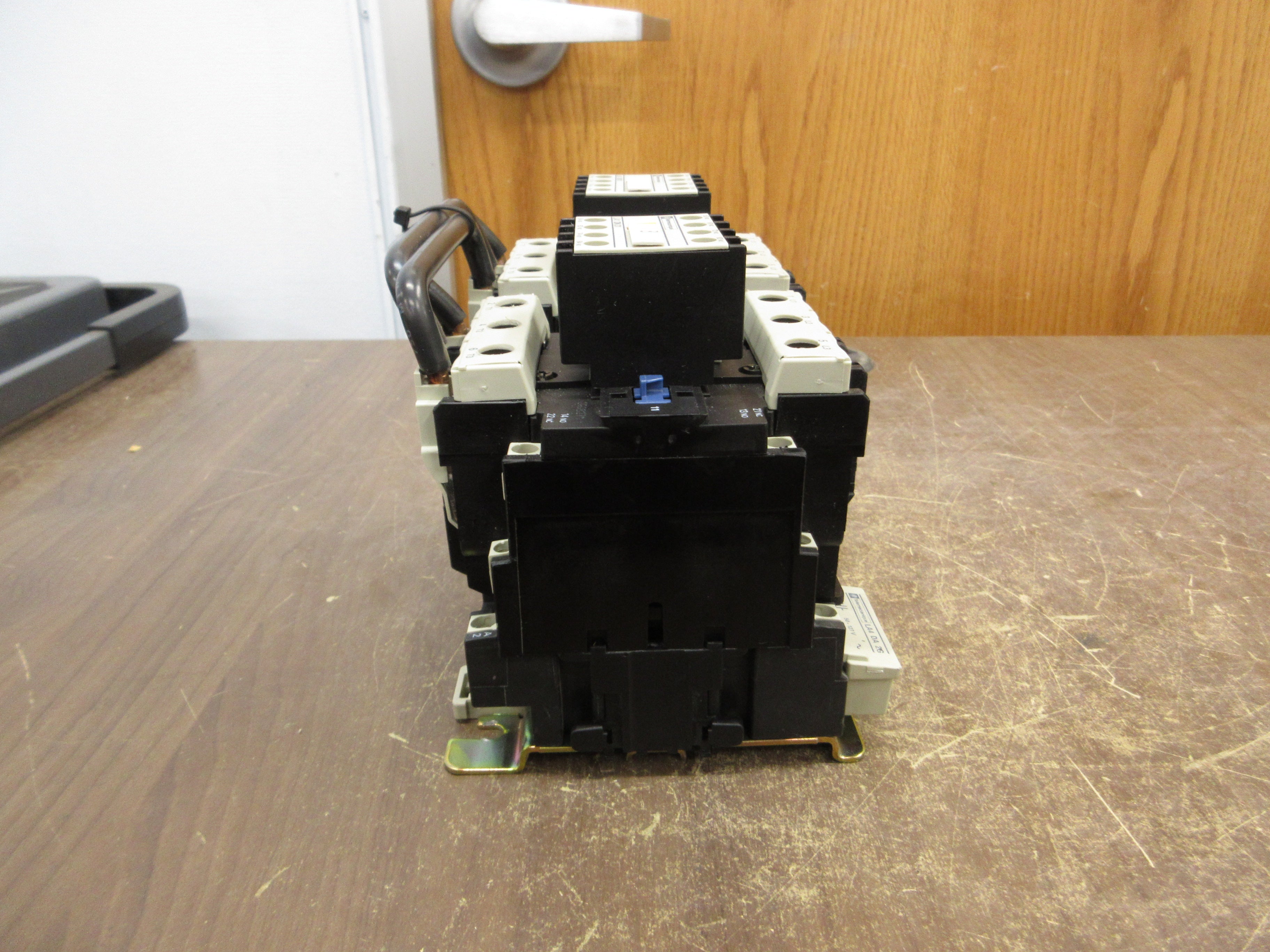 Telemecanique Reversing Contactor LC1 D8011 50-127V Coil 110A 600V (2) Aux Contact Block Used