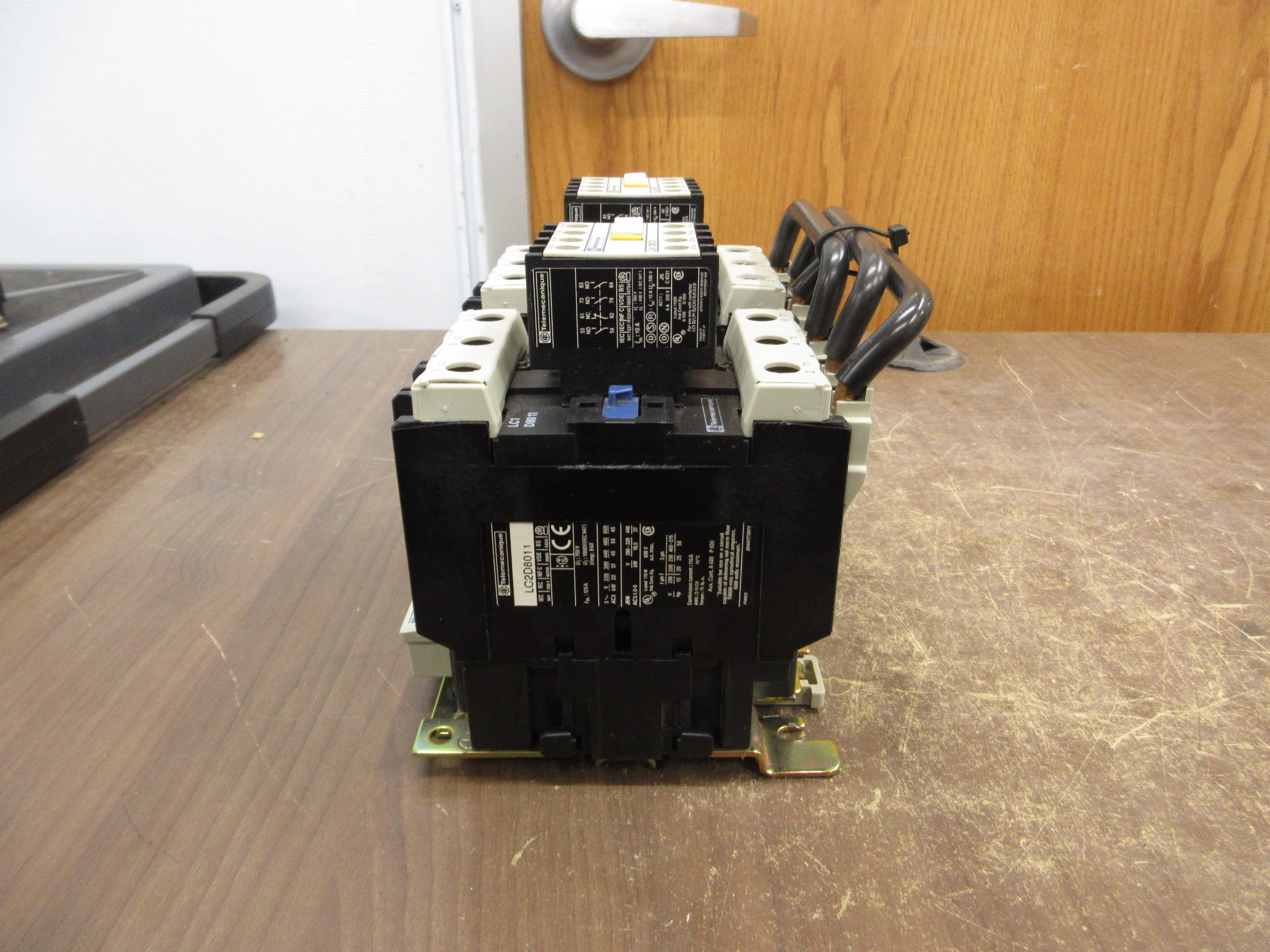 Telemecanique Reversing Contactor LC1 D8011 50-127V Coil 110A 600V (2) Aux Contact Block Used