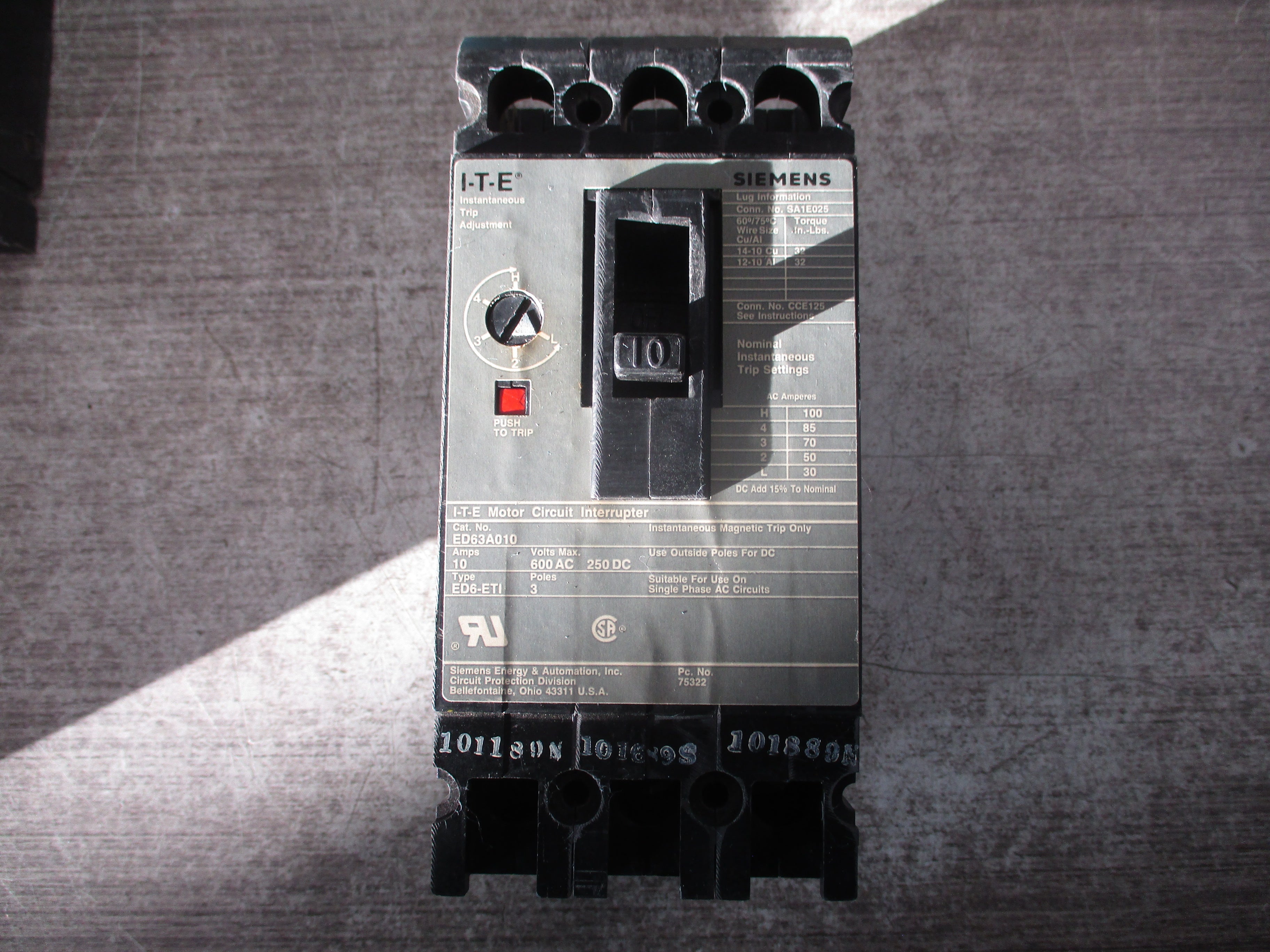 Siemens Circuit Breaker ED63A010 10A 600V 3P Used