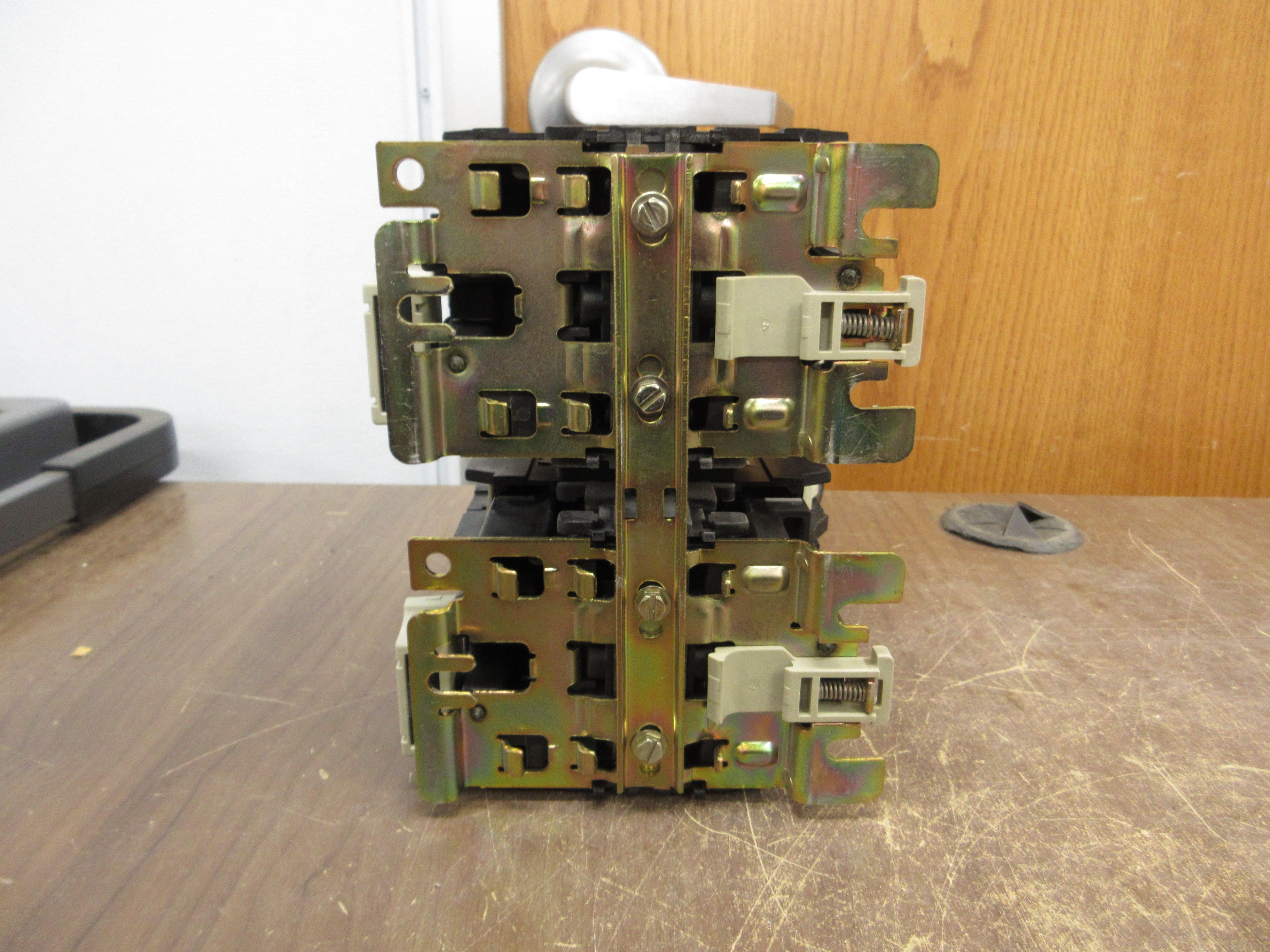 Telemecanique Reversing Contactor LC1 D8011 50-127V Coil 110A 600V (2) Aux Contact Block Used