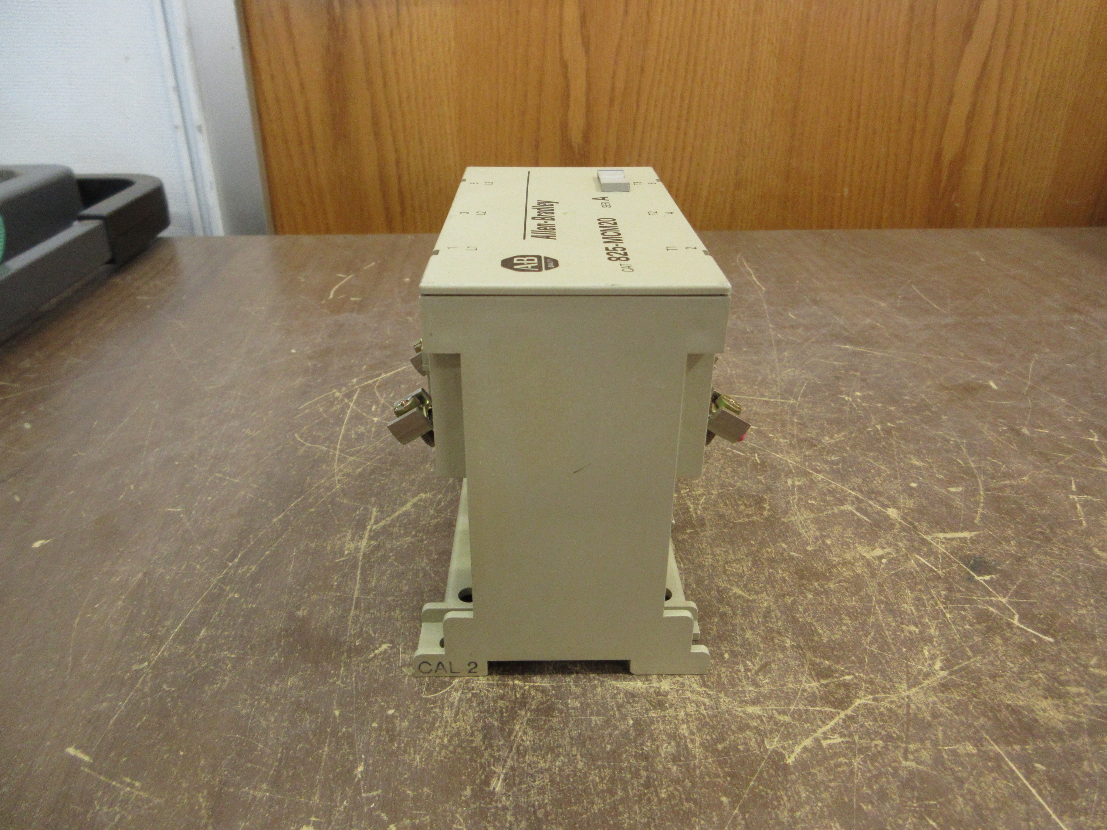 Allen-Bradley Converter 825-MCM20 Ser A 600V Range: 2.5-20A Used