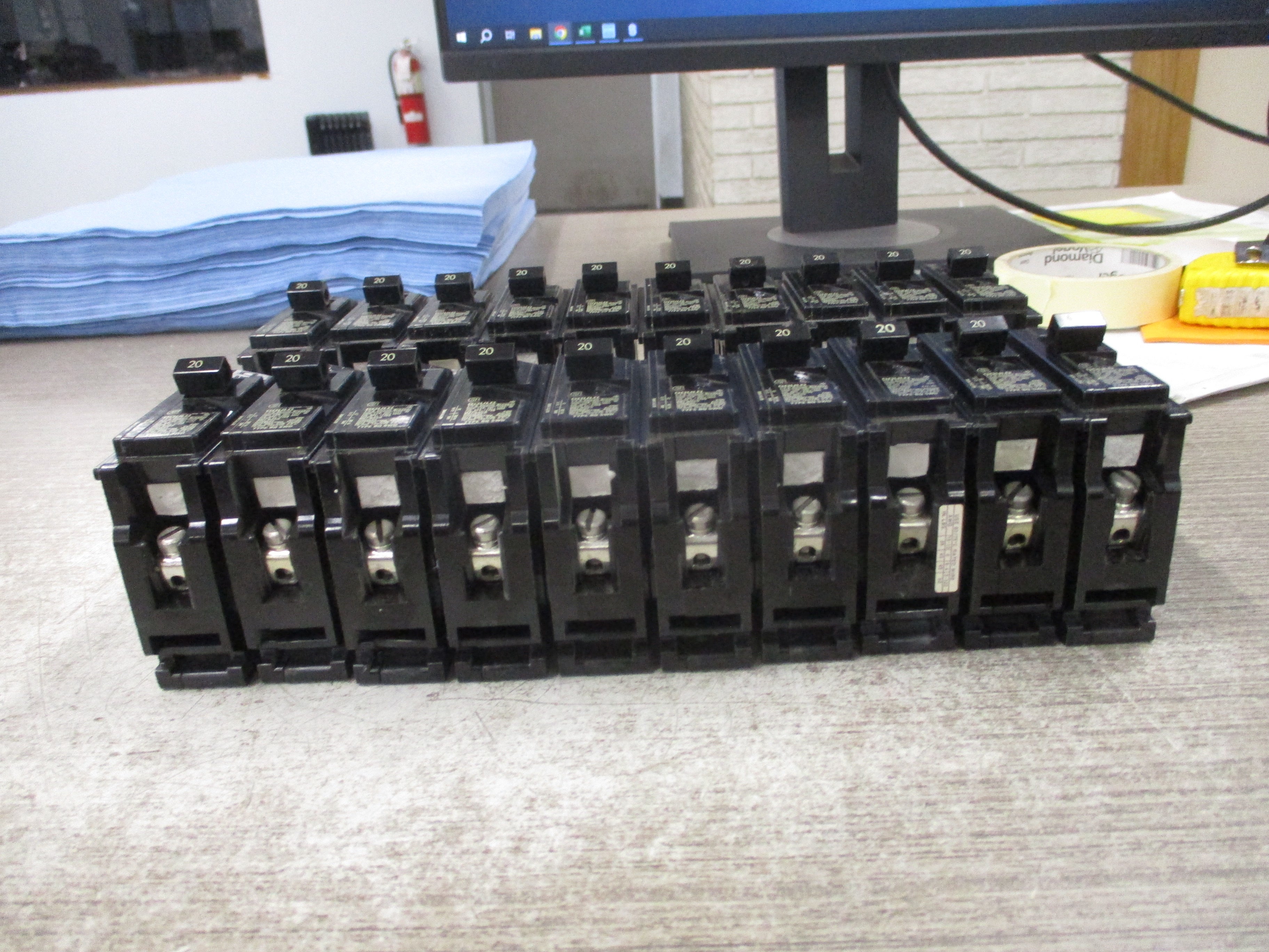 Gould ITE Circuit Breaker BQ1-B020 20A 120/240V 1P *Lot of 20* Used