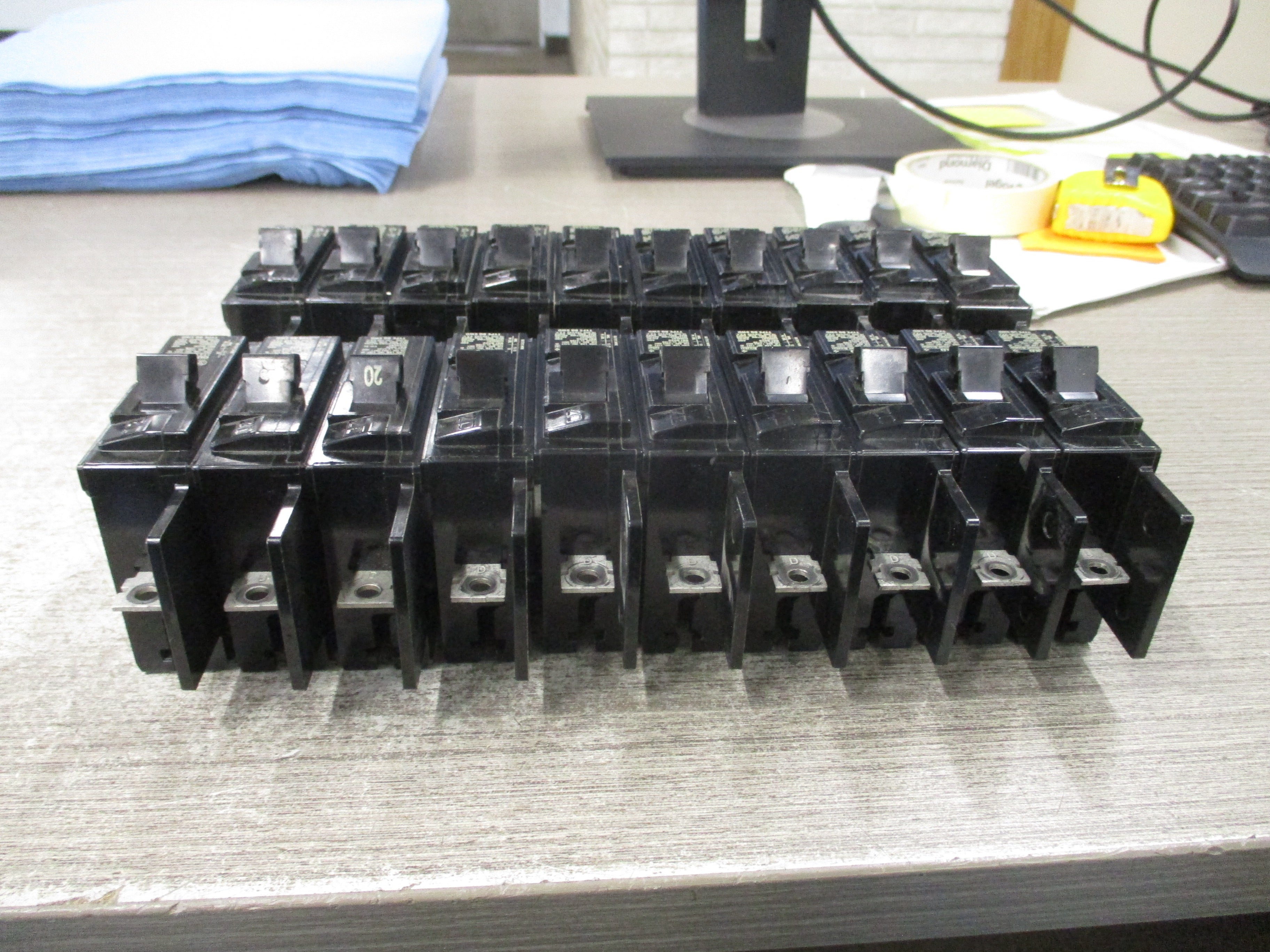 Gould ITE Circuit Breaker BQ1-B020 20A 120/240V 1P *Lot of 20* Used