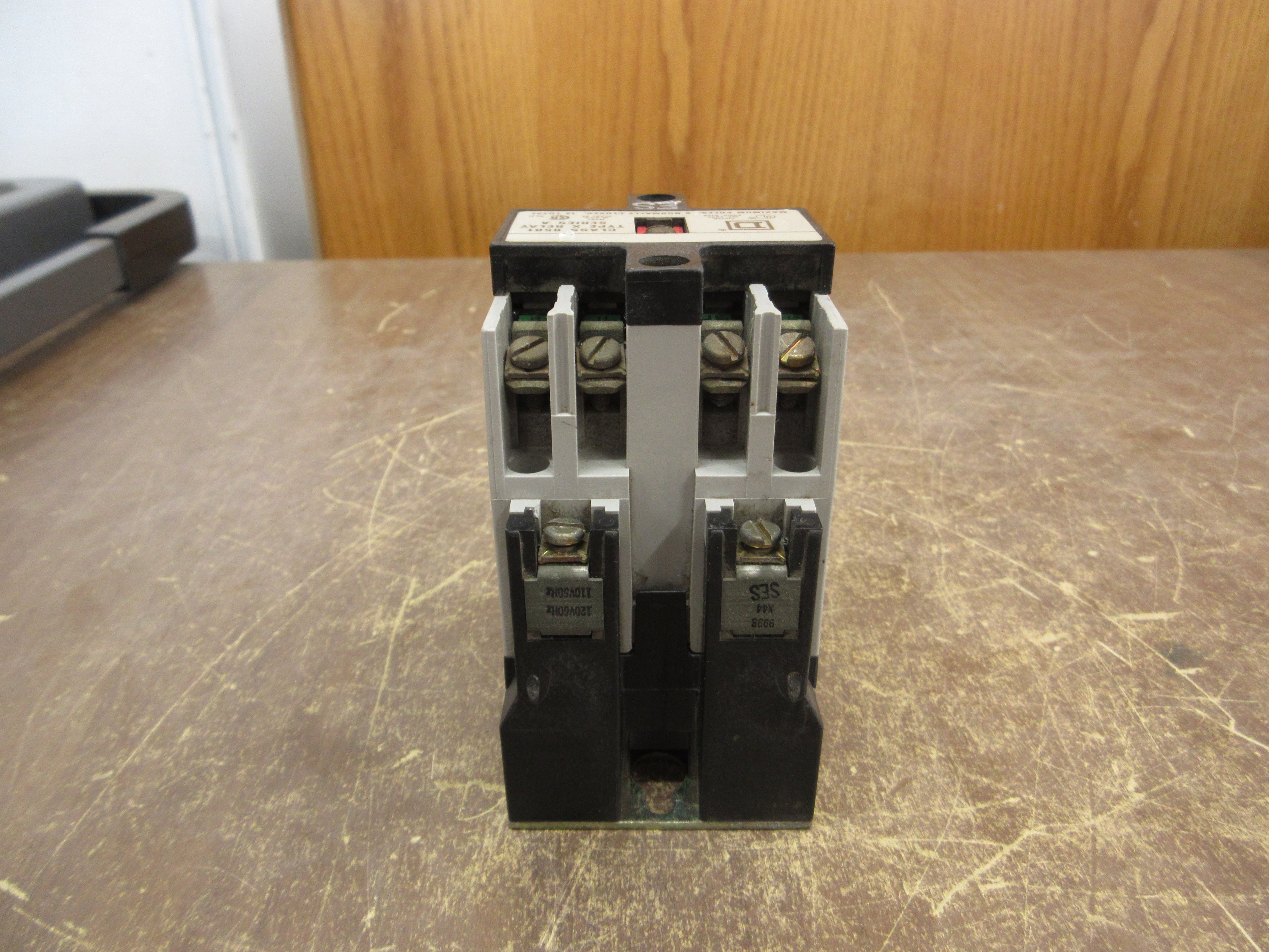 Square D Type X Relay 8501 X0 40 FS Ser. A 120V Coil 20A Used