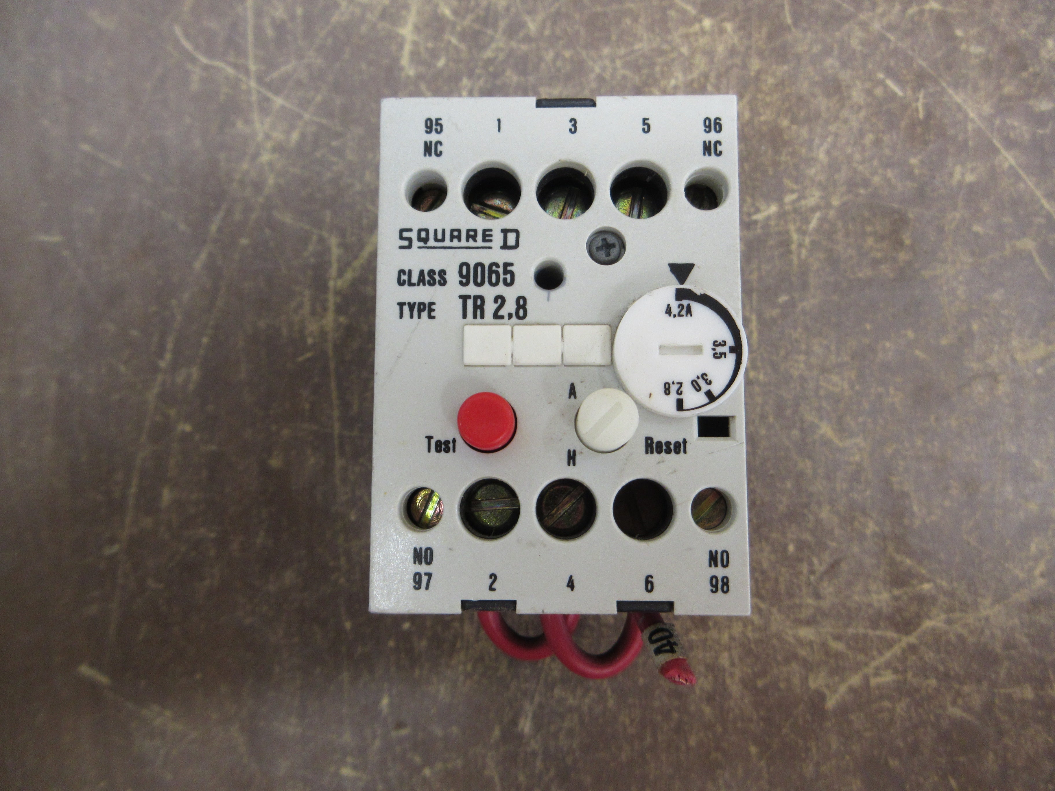 Square D Solid State Overload 9065 TR 2.8 Trip: 2.8-4.2A *Chipped Foot* Used