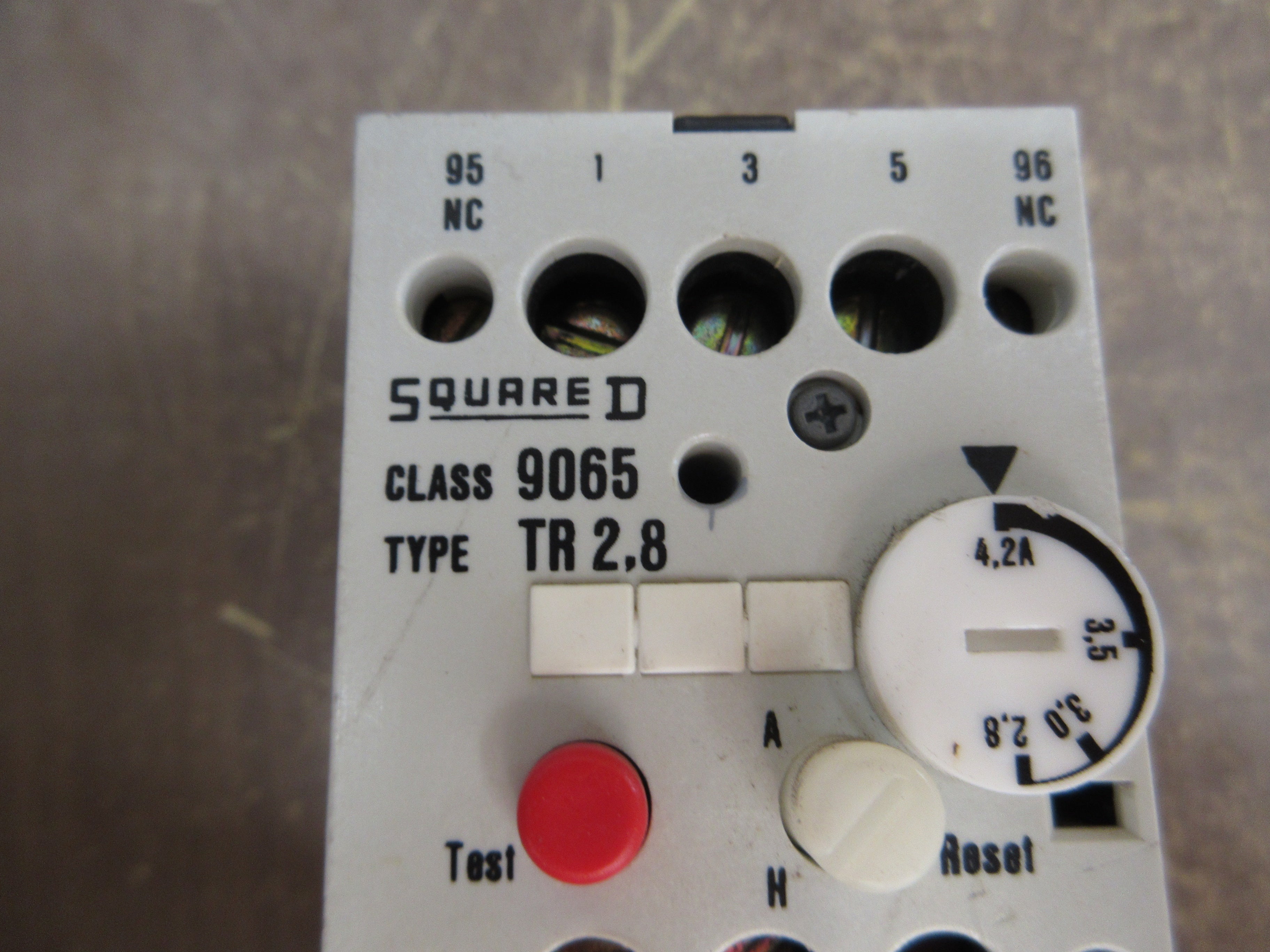 Square D Solid State Overload 9065 TR 2.8 Trip: 2.8-4.2A *Chipped Foot* Used