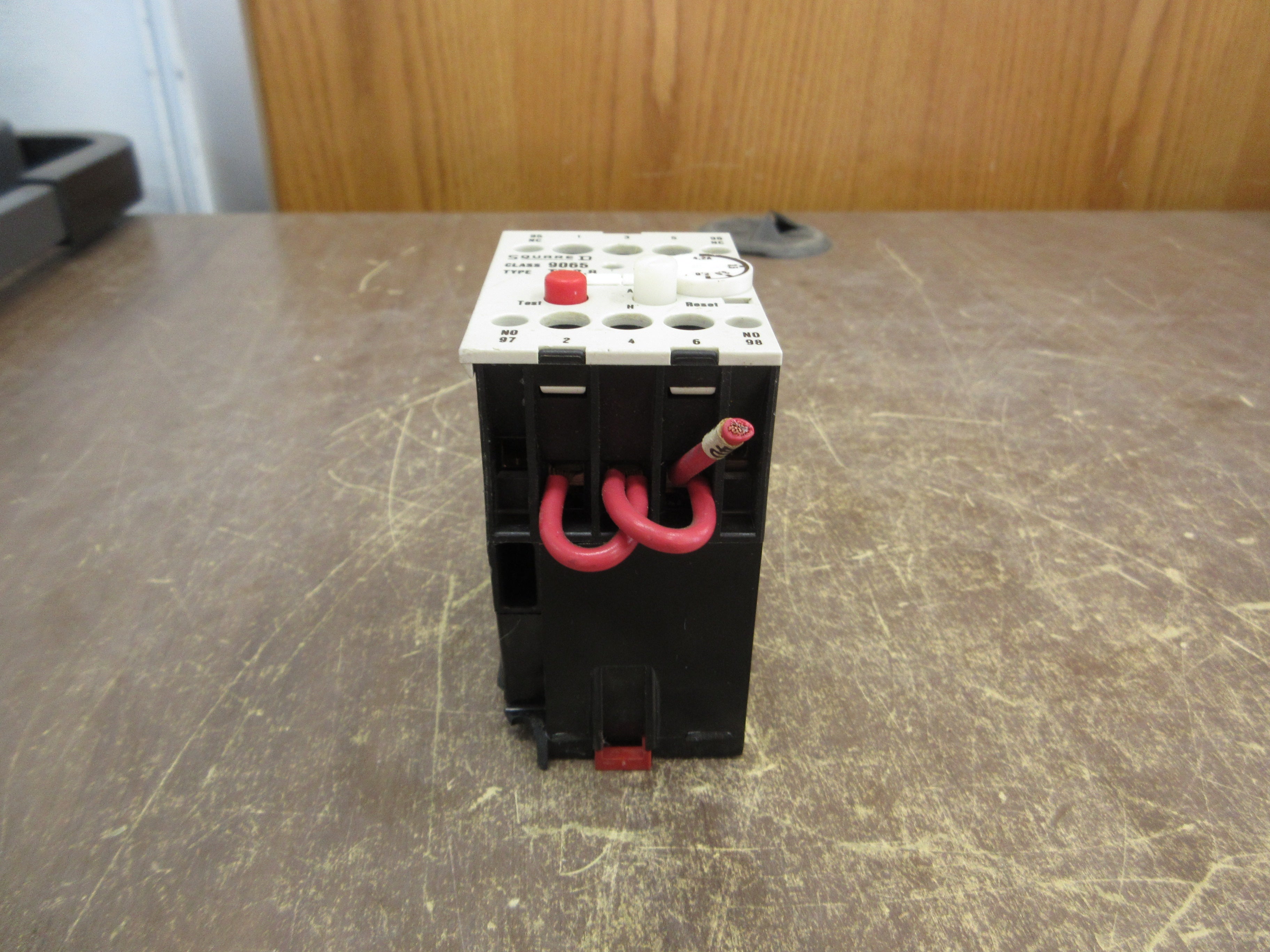 Square D Solid State Overload 9065 TR 2.8 Trip: 2.8-4.2A *Chipped Foot* Used