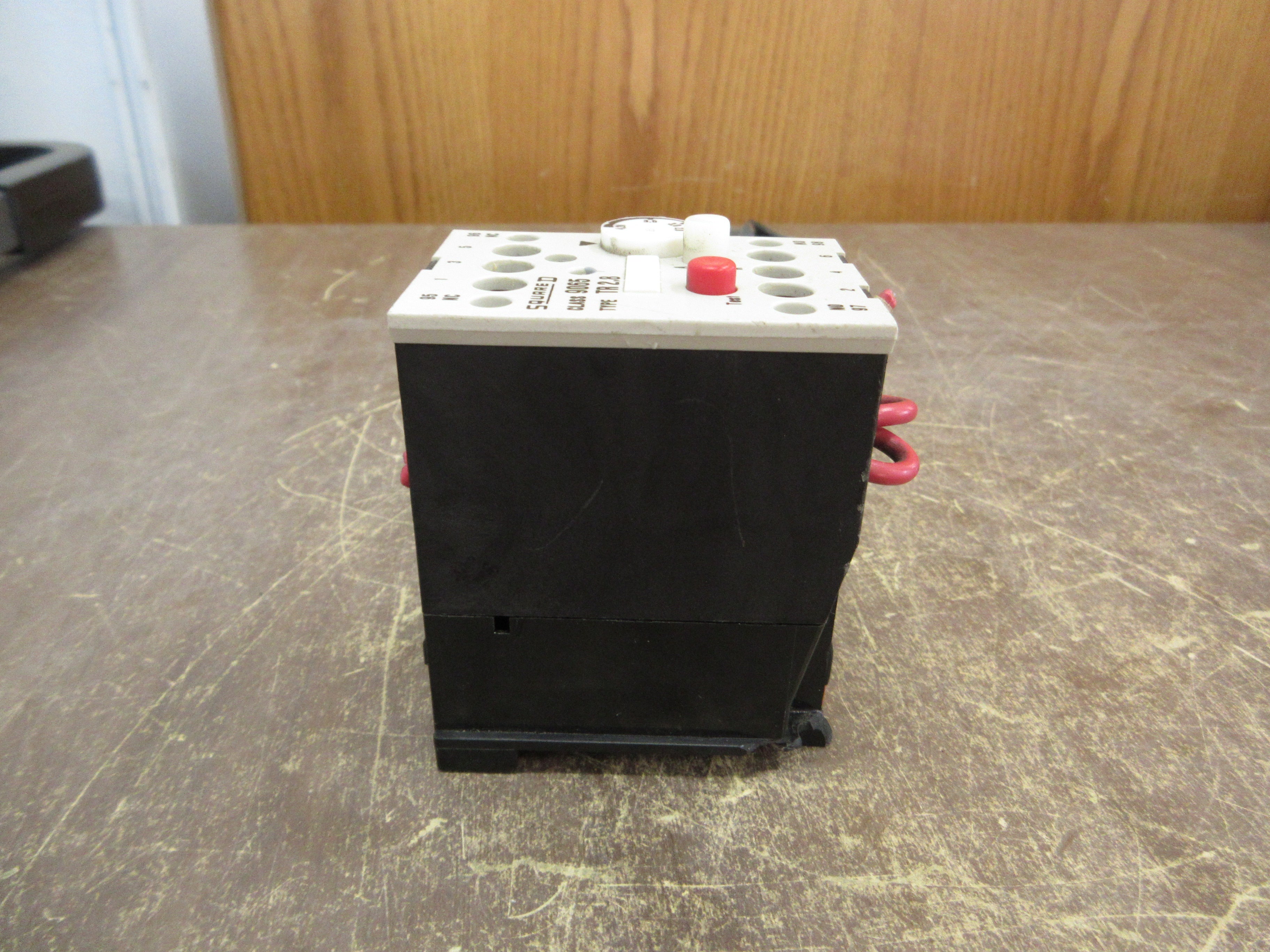Square D Solid State Overload 9065 TR 2.8 Trip: 2.8-4.2A *Chipped Foot* Used